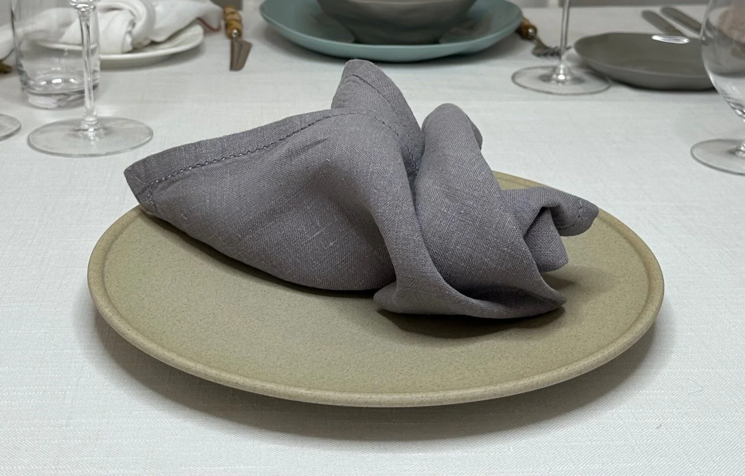 charcoal-linen-mix-napkin-01.jpg