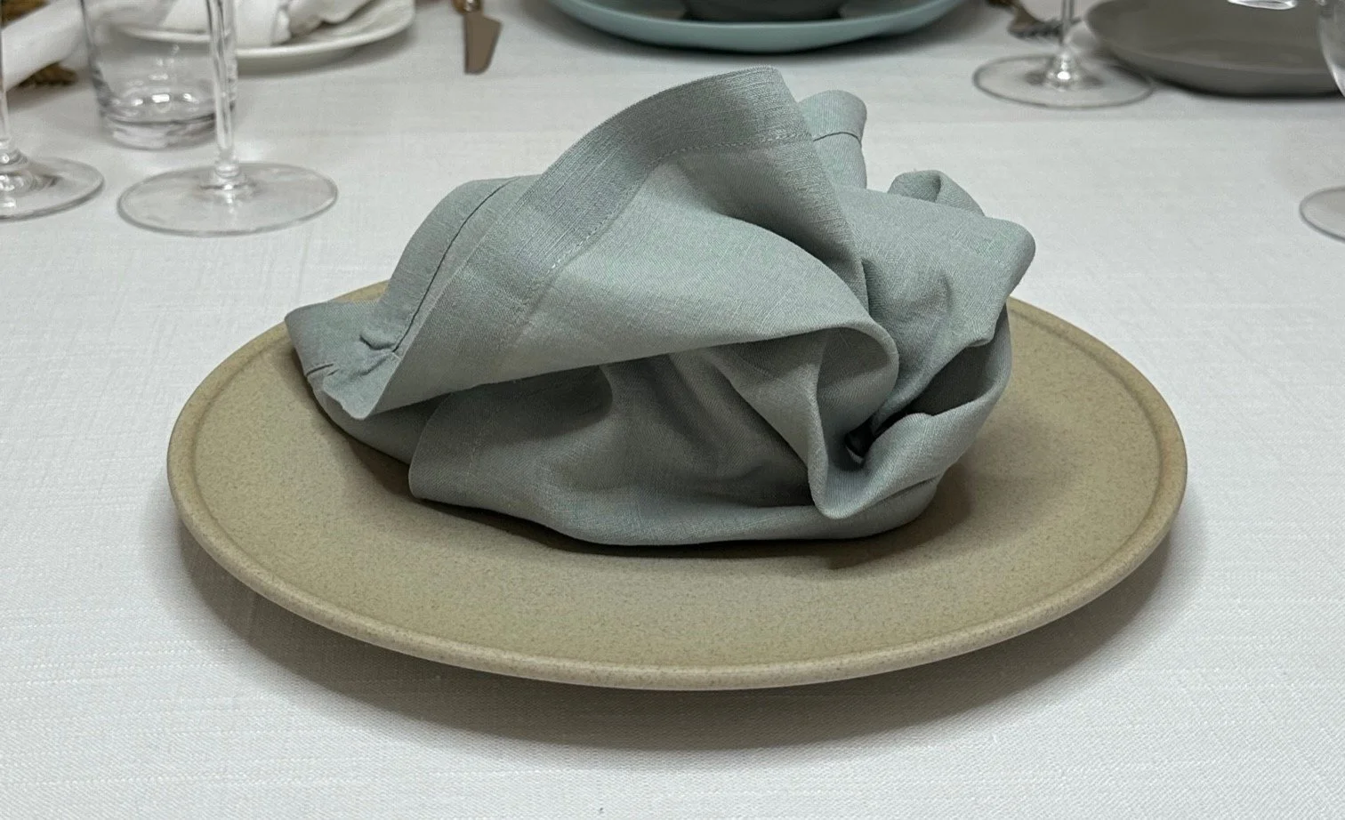 sage-linen-napkin-01.jpg