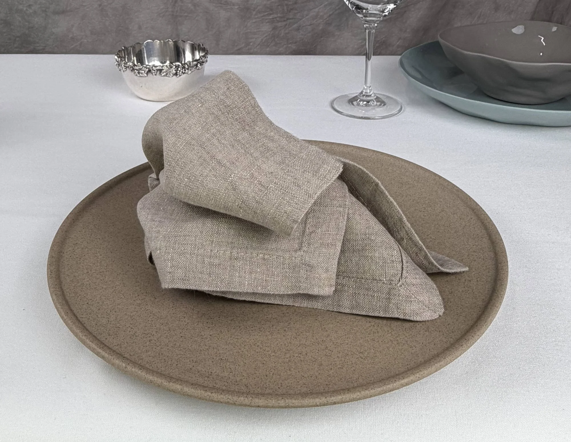 belgian-linen-napkin-dark-01.jpg