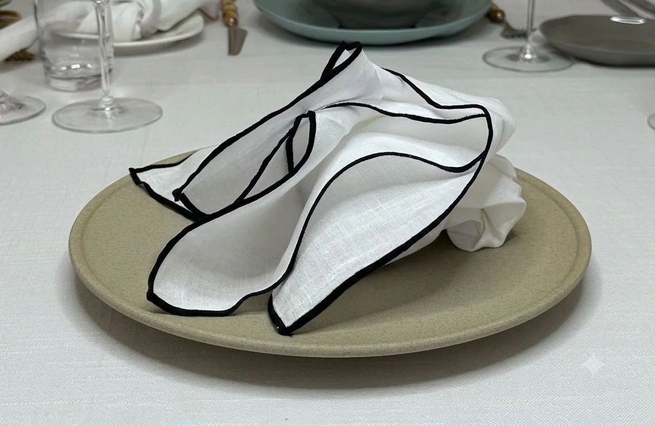 white-linen-with-black-edge-napkin-01.jpg