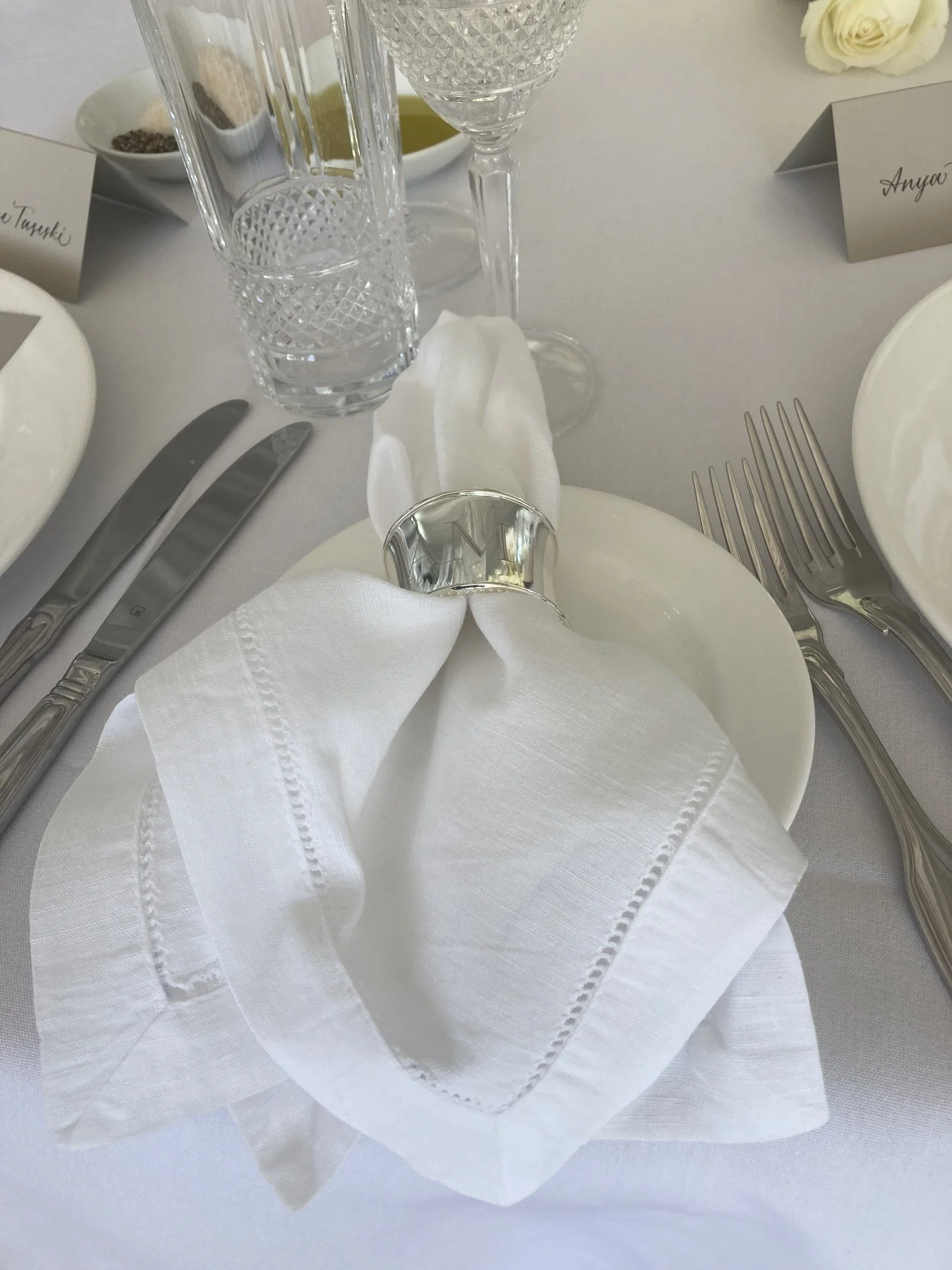 white-linen-bevelled-edge-napkin-2cm-hem-02.jpg