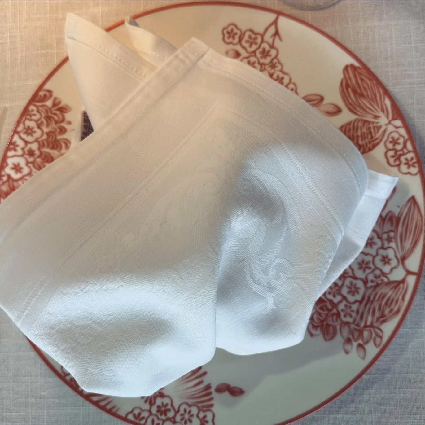 white-damask-napkin-02.jpg