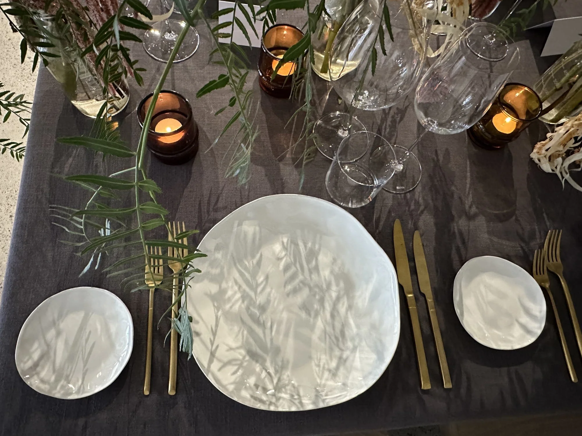 charcoal-linen-mix-tablecloth-04.jpg