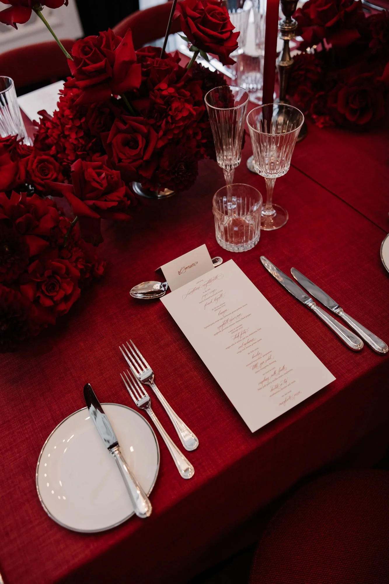 ruby-linen-mix-tablecloth-02.jpg