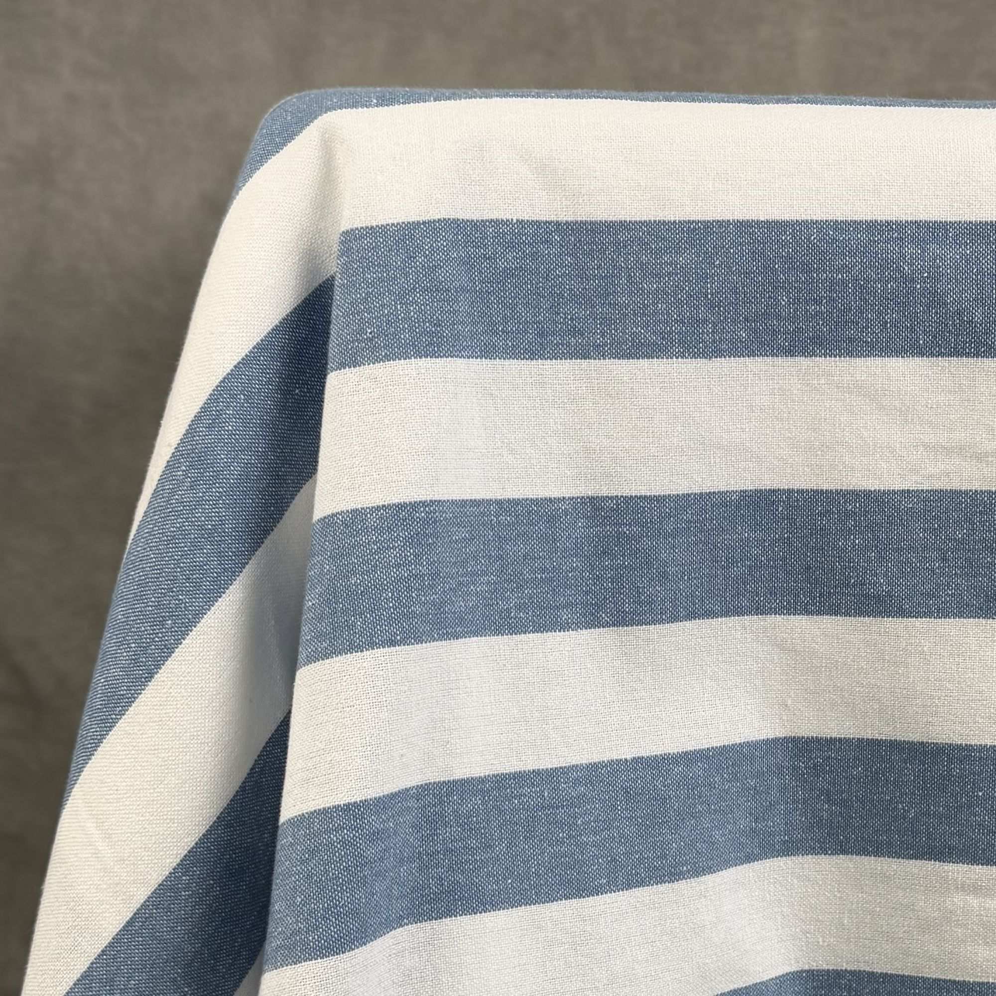 blue-and-white-stripes-tablecloth-01.jpg