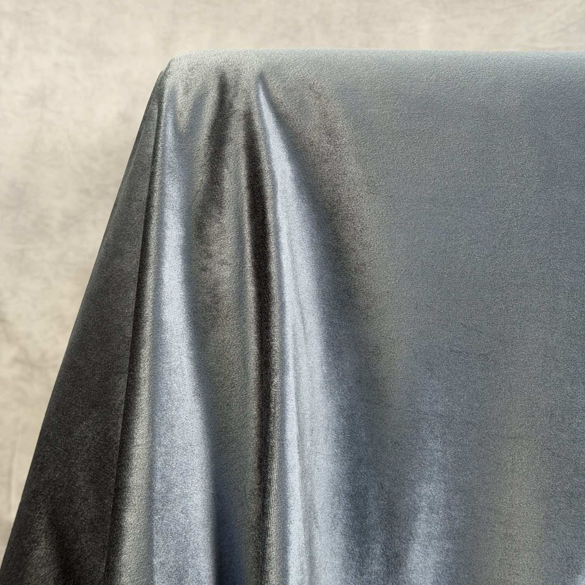 steel-blue-velvet-tablecloth-01.jpg