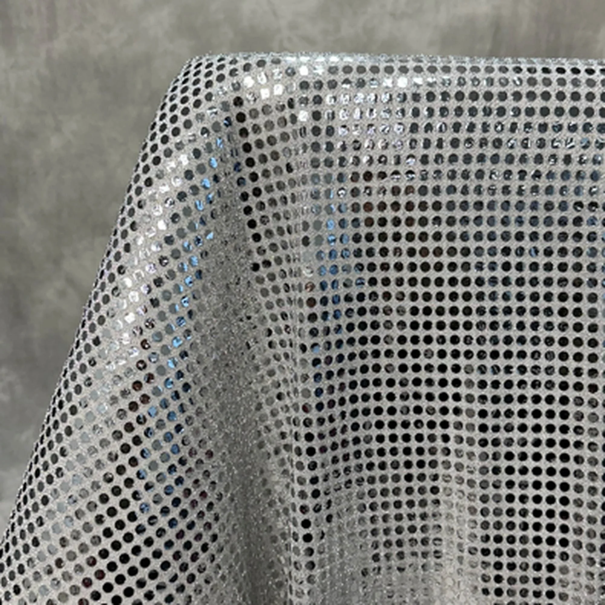 silver-sequin-tablecloth-01.jpg