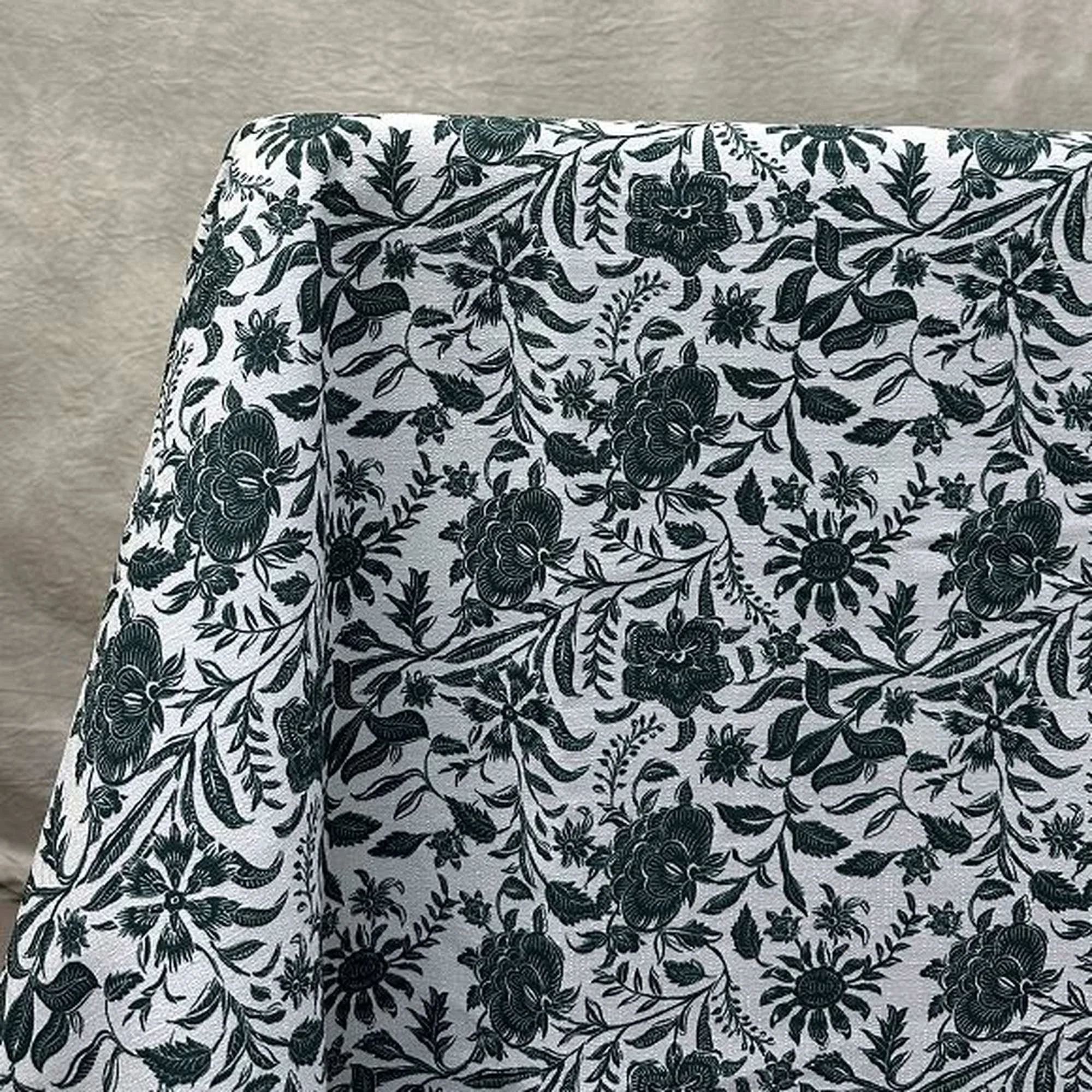 green-and-white-botanical-print-linen-mix-tablecloth-01.jpg