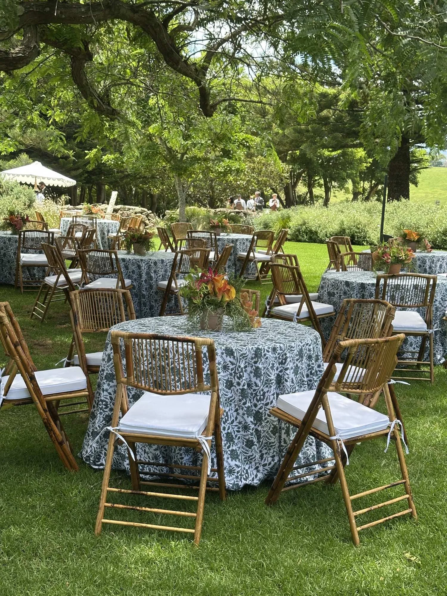 green-and-white-botanical-print-linen-mix-tablecloth-02.jpg