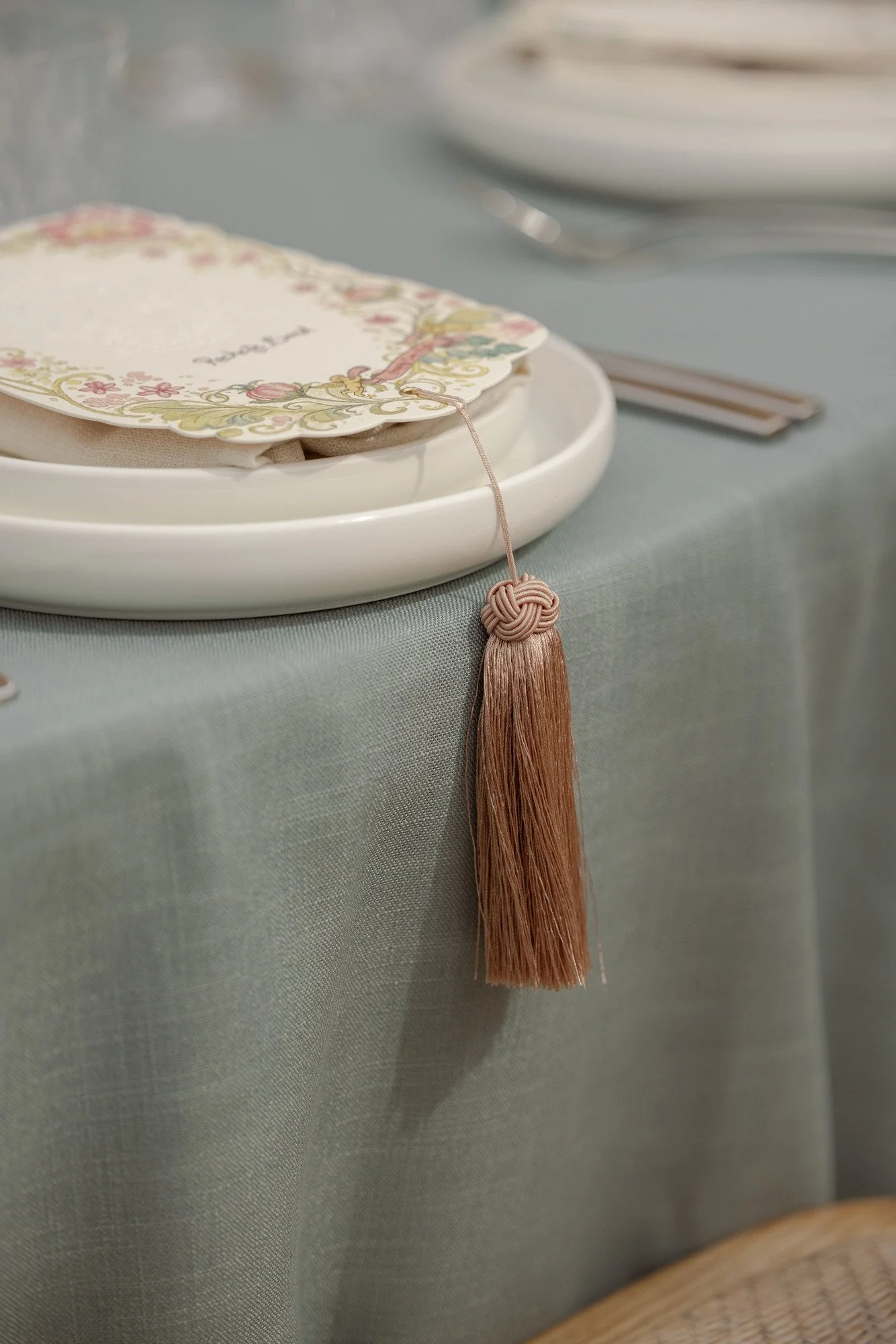 sage-linen-mix-tablecloth-05.jpg
