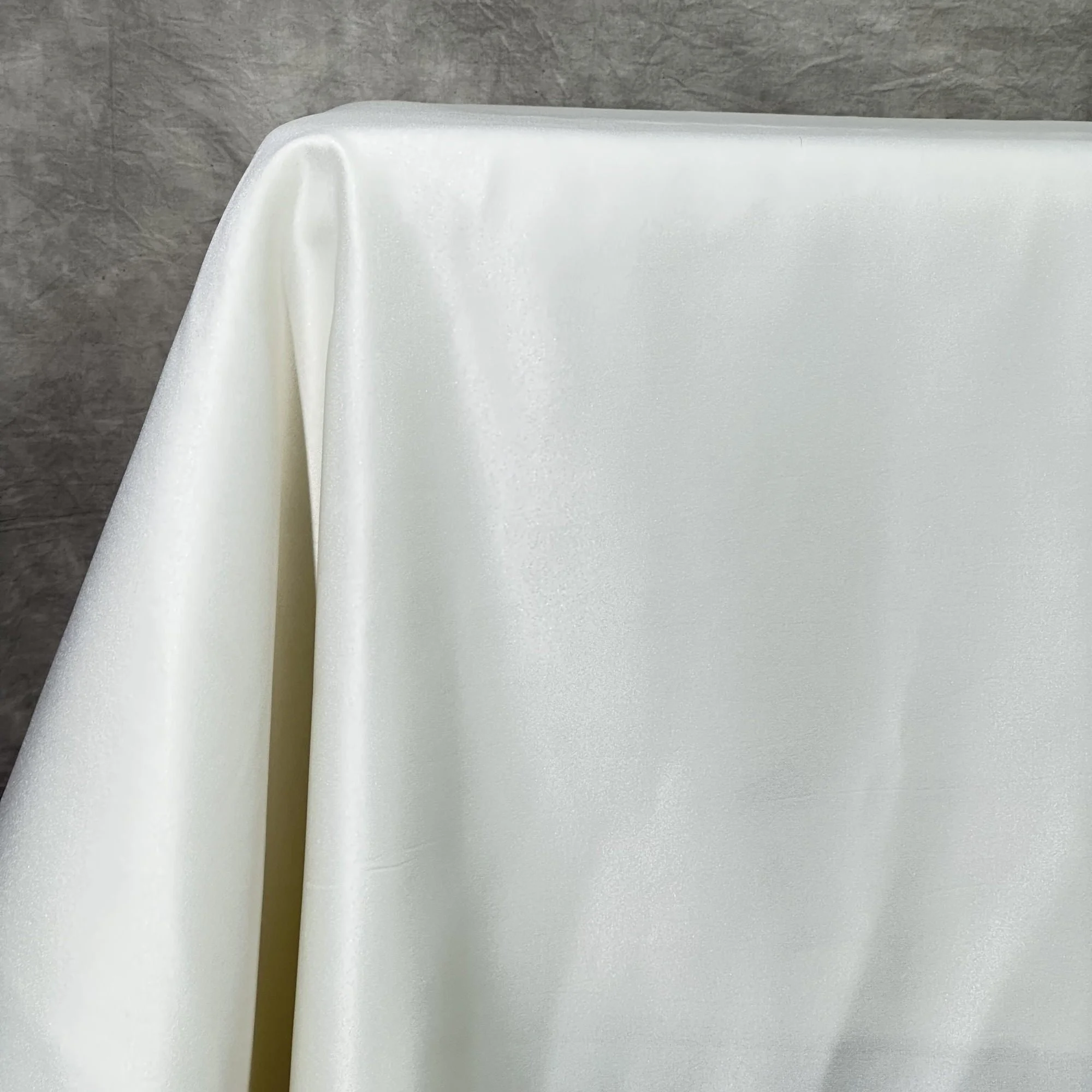 pearl-duchess-satin-tablecloth-01.jpg