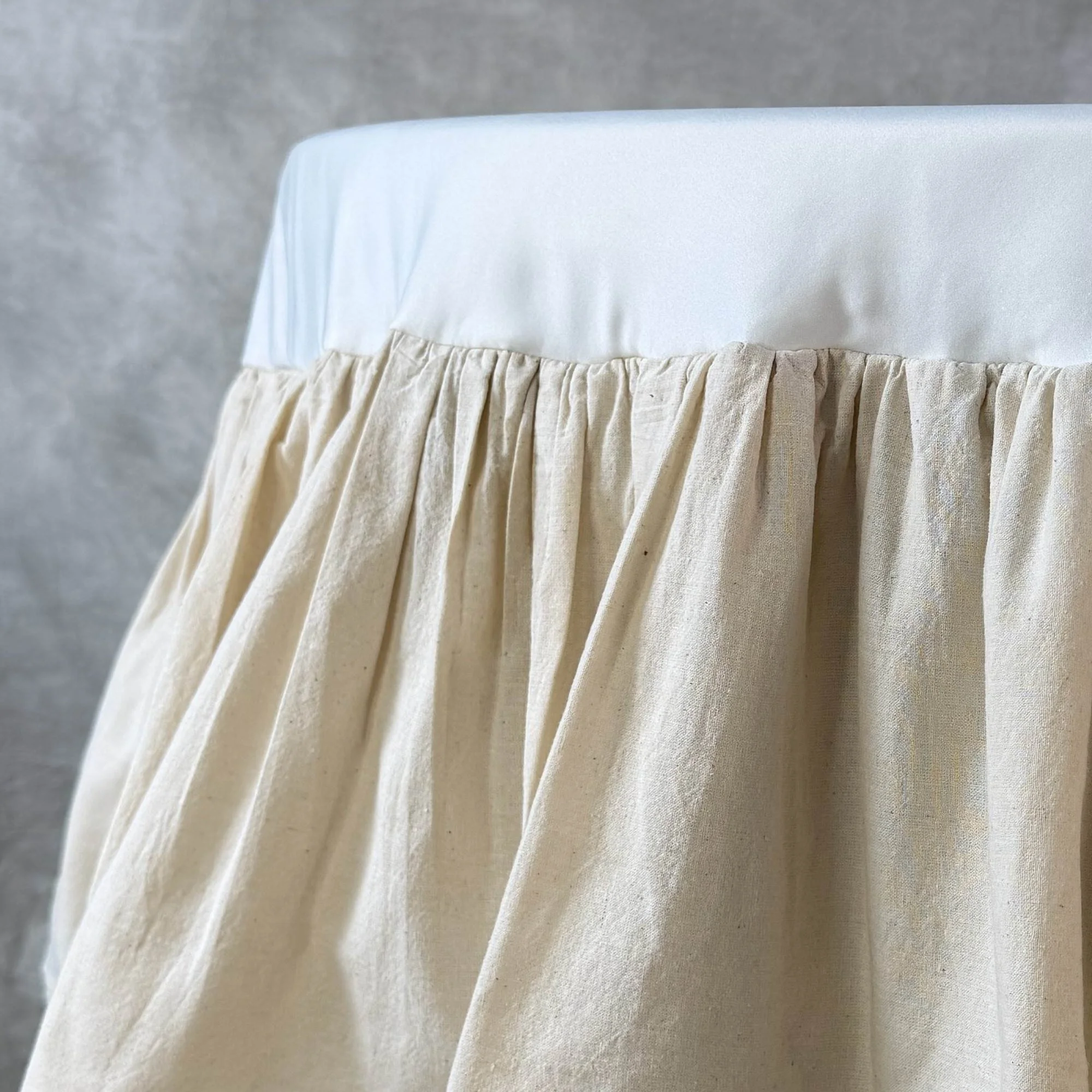 duchess-satin-tablecloth-with-pleated-skirt-01.jpg