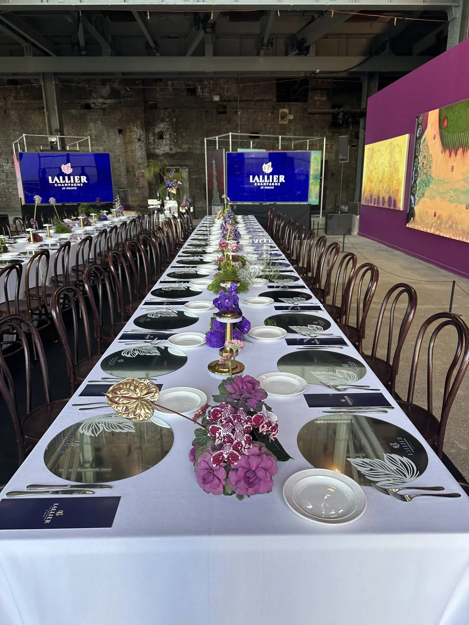white-caress-tablecloth-02.jpg