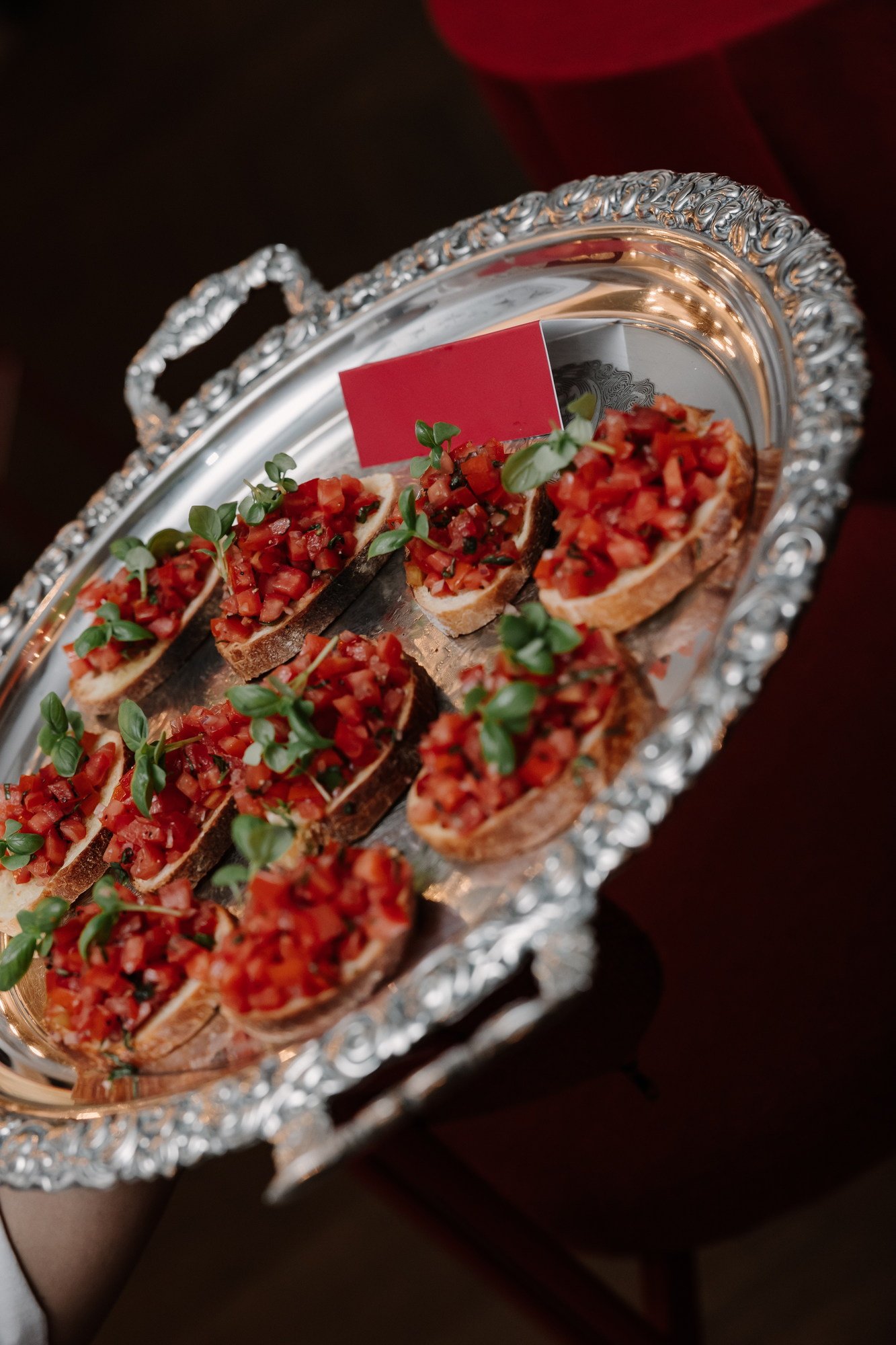 silver-tray-round-with-handle-03.jpg