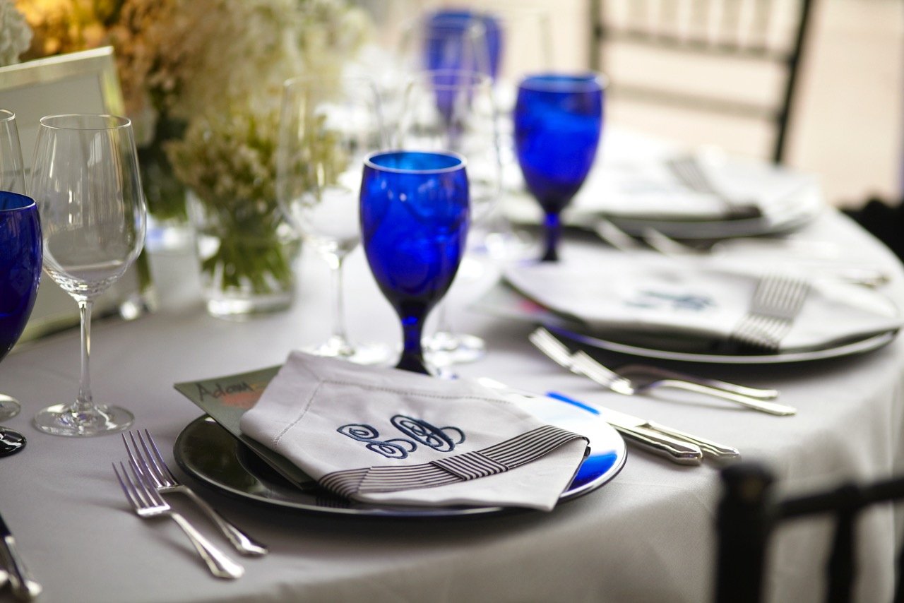 stemmed-goblet-cobalt-blue-04.jpg