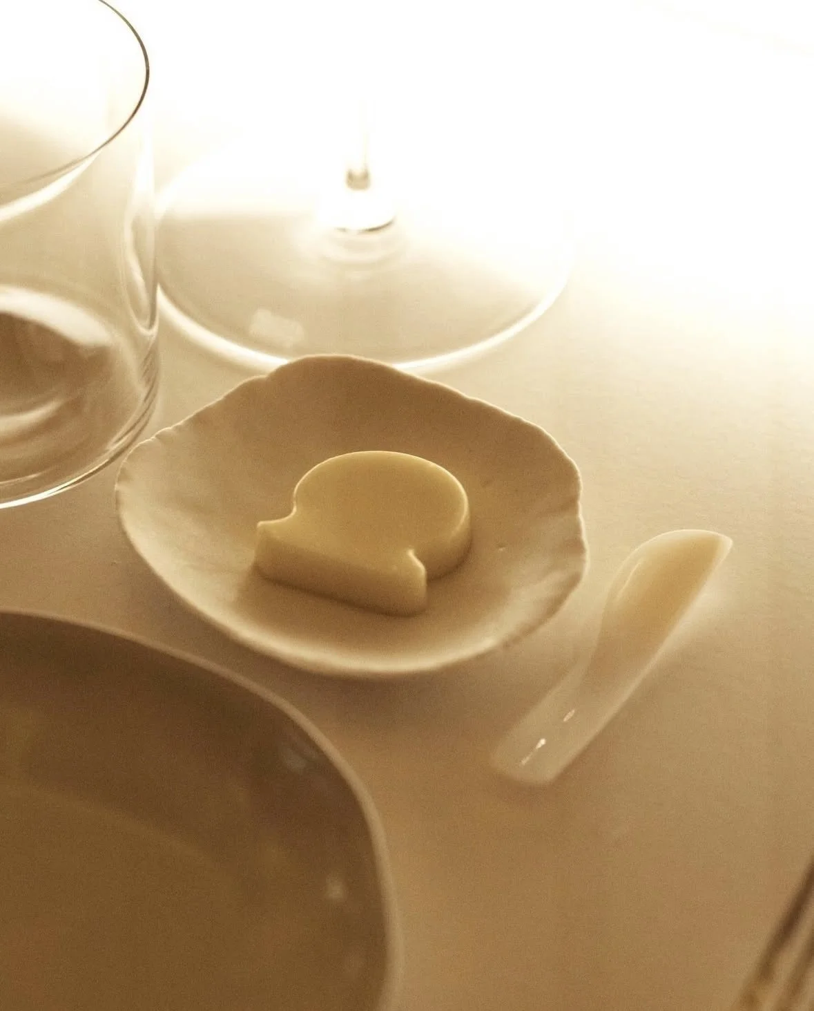 mother-of-pearl-butter-knife-02.jpg