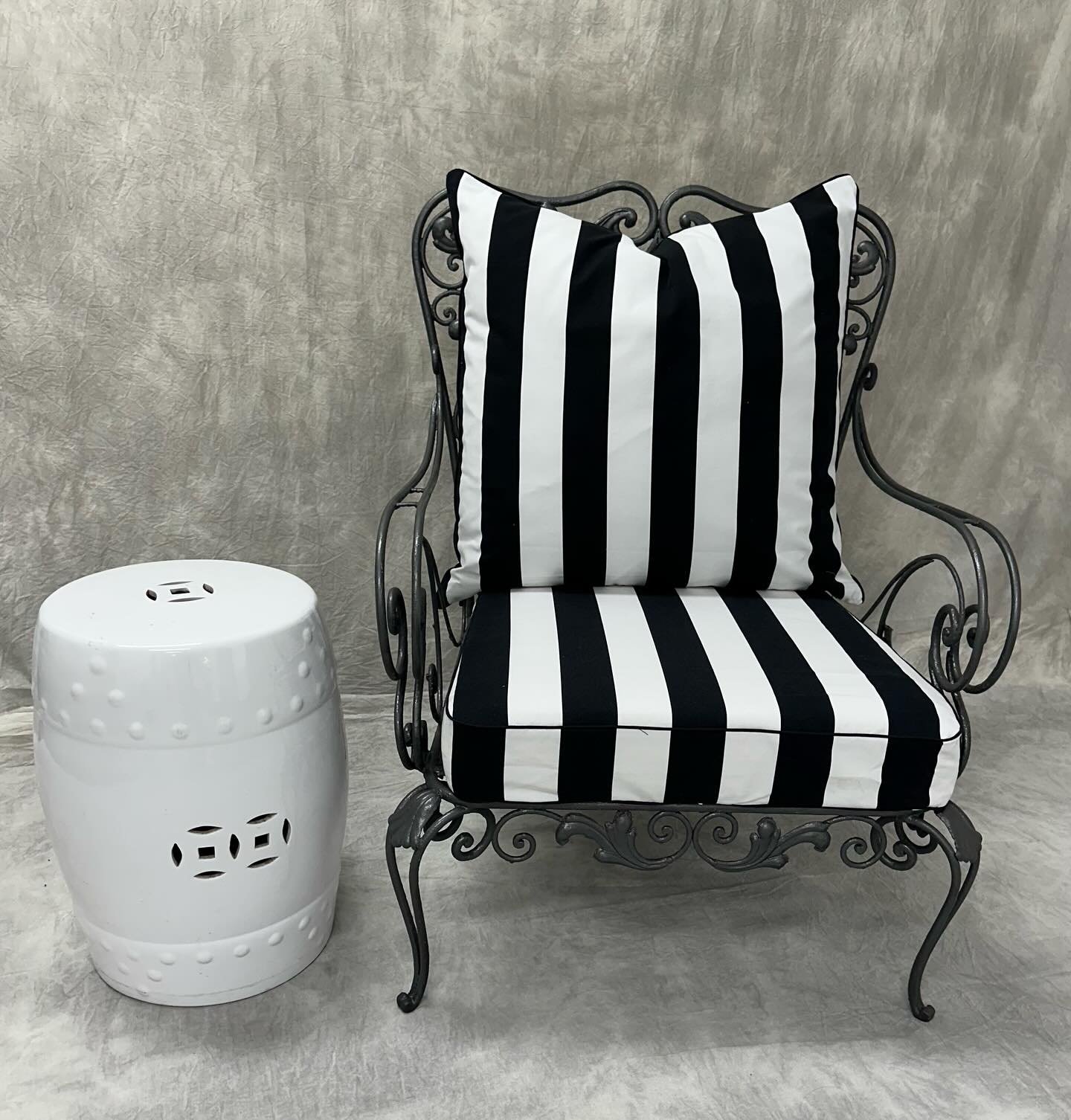 antique-chair-with-black-stripes-cushions-02.jpg