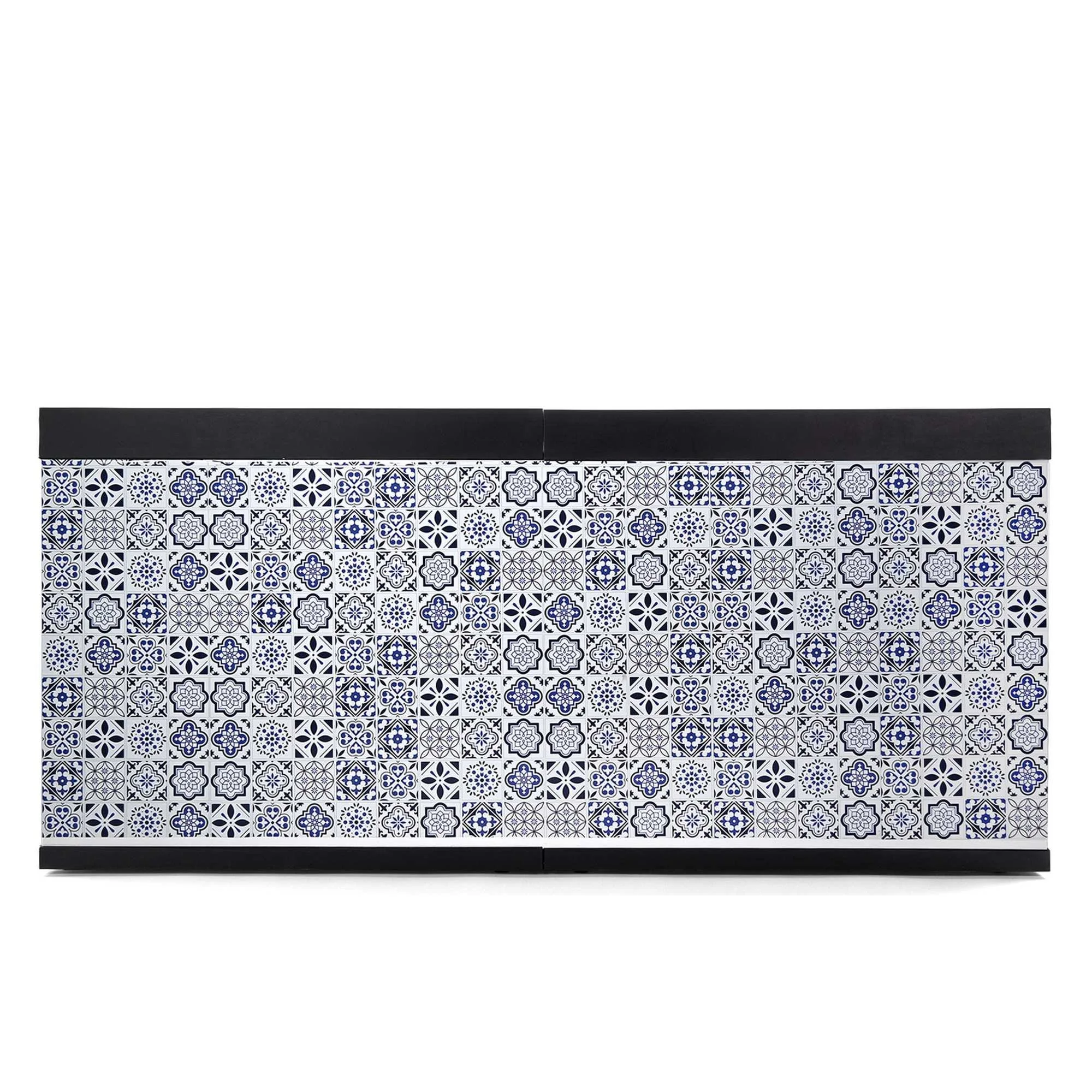 black-bar-with-moroccan-facade-01.jpg