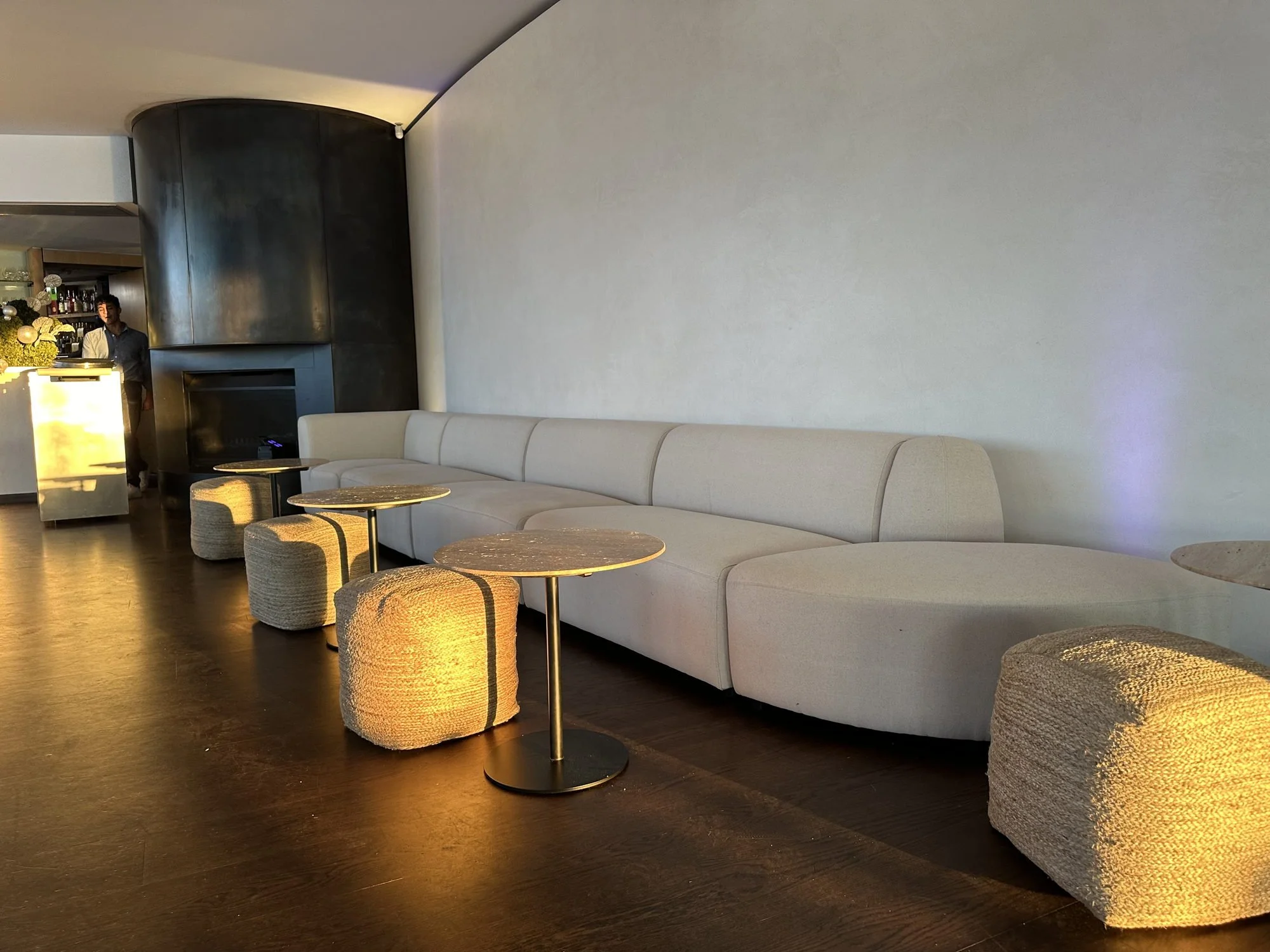 chloe-lounge-natural-semi-circle-end-05.jpg