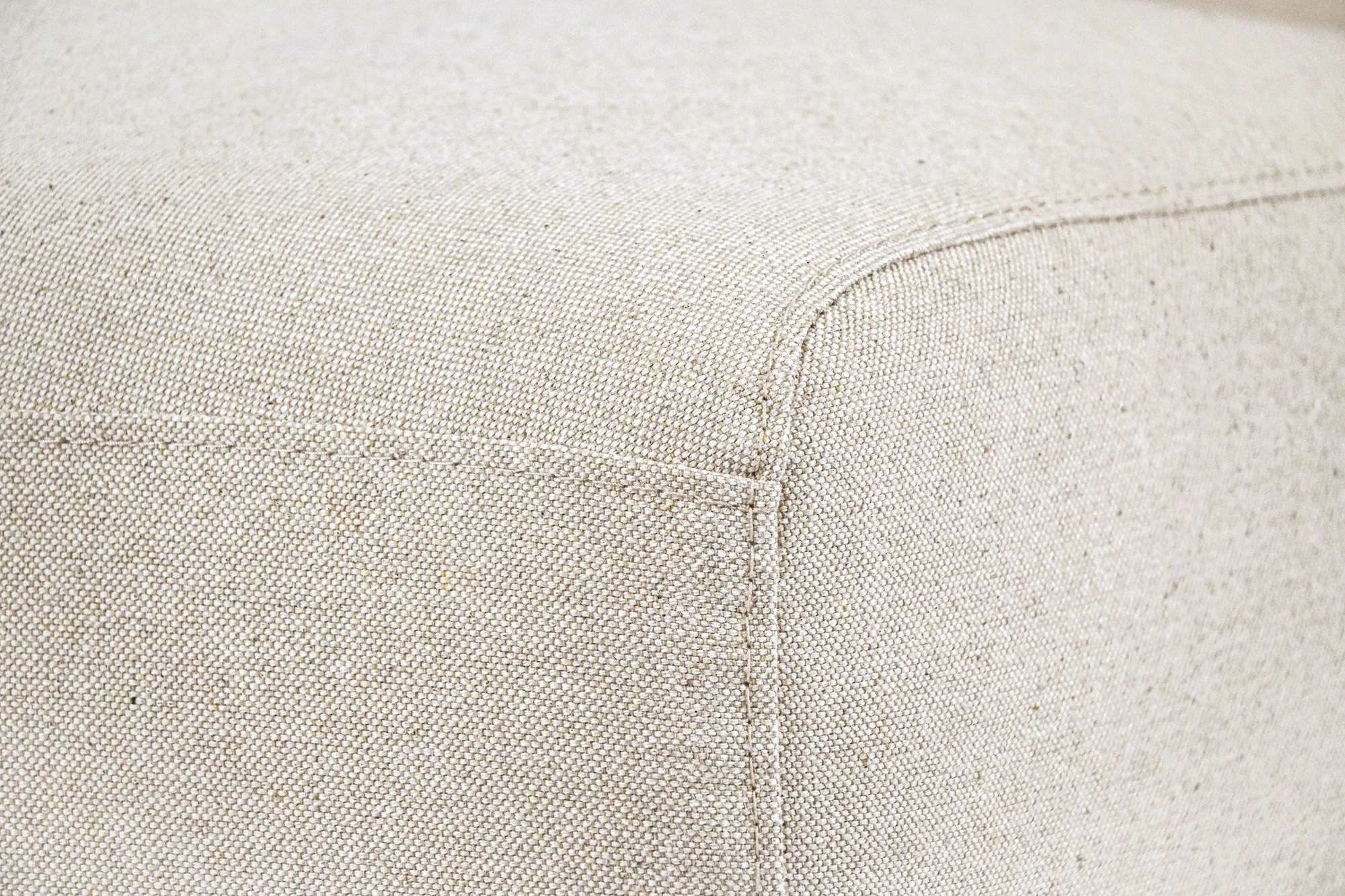 chloe-lounge-natural-corner-02.jpg