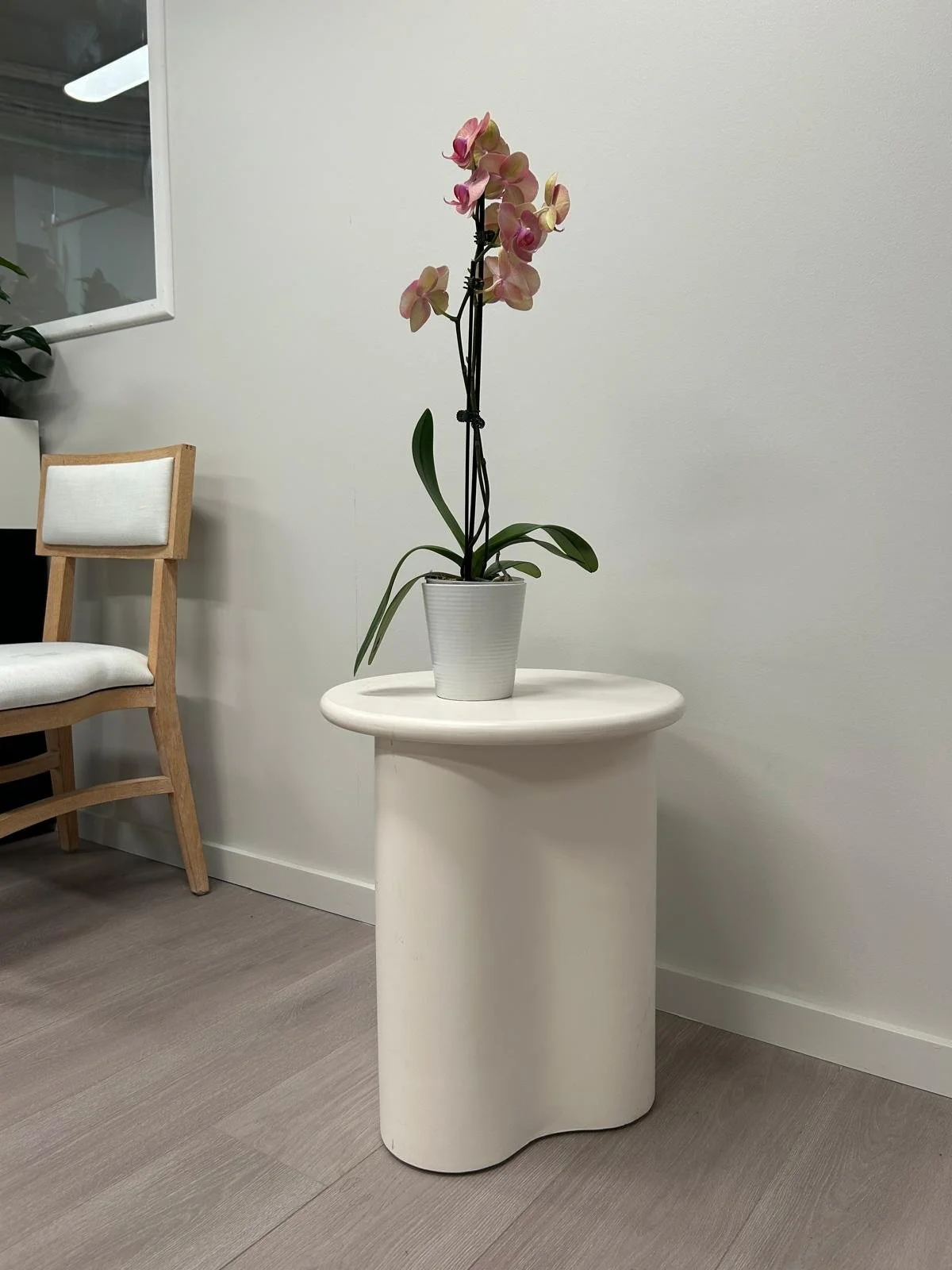 sculptural-side-table-02.jpg