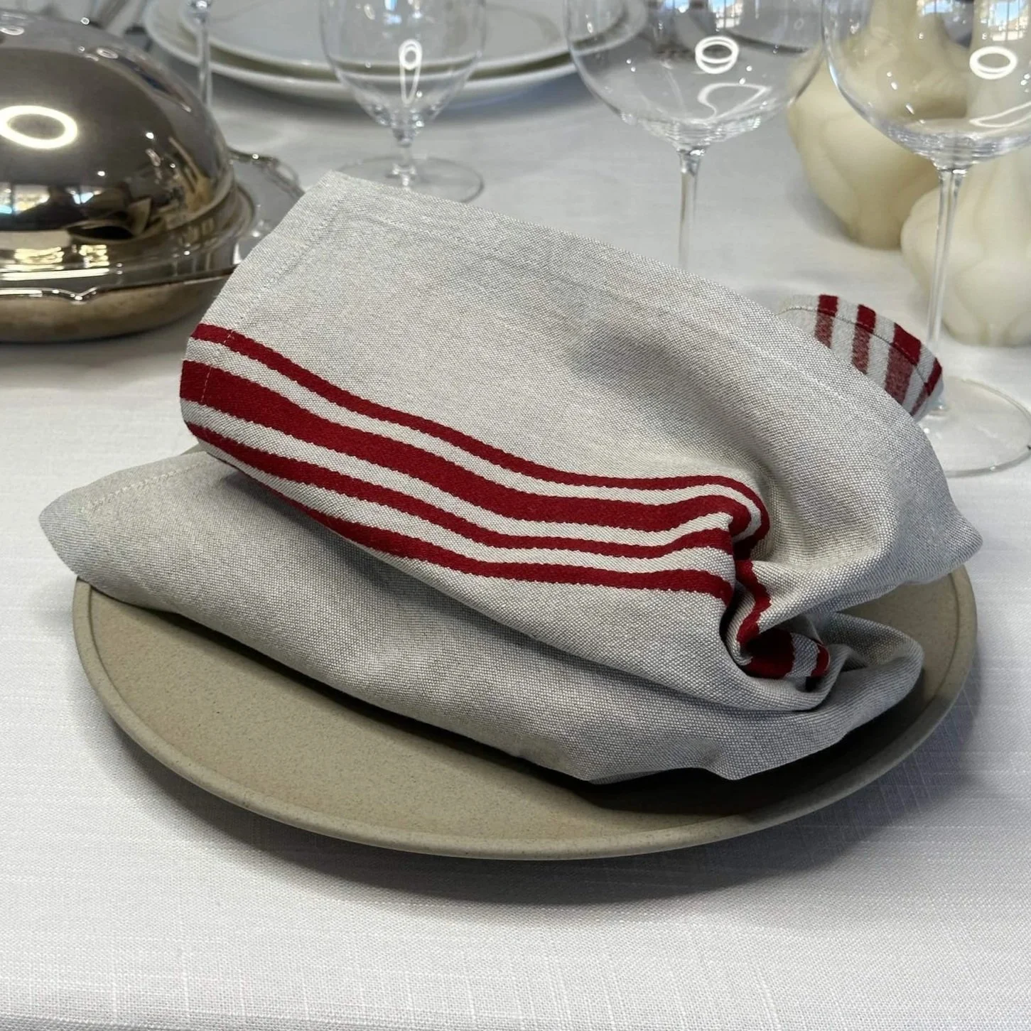 linen-with-red-stripes-bistro-napkin-01.jpg