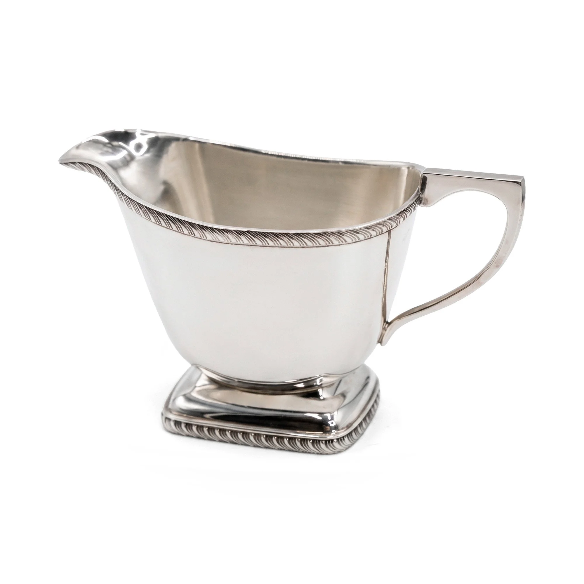 silver-gravy-boat-01.jpg