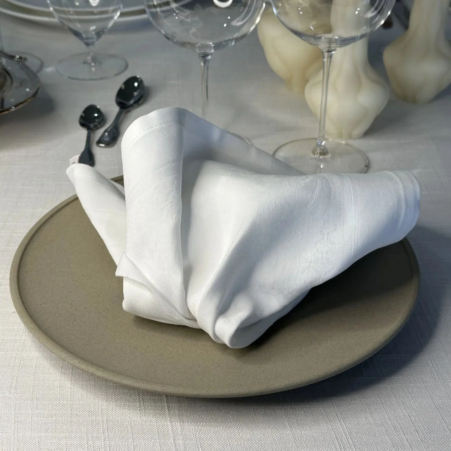 white-damask-napkin-01.jpg