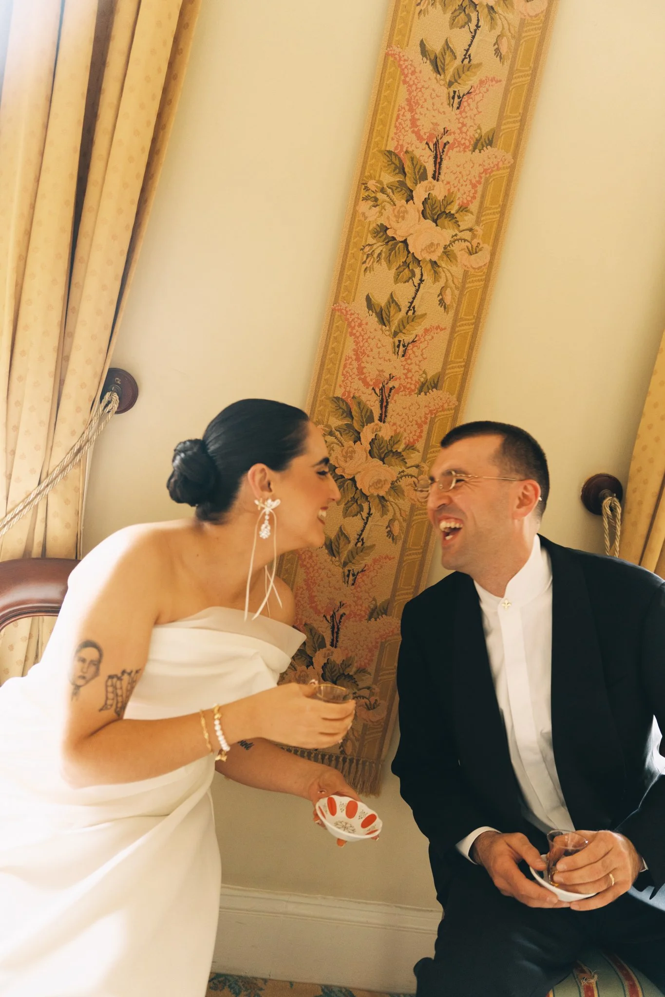 The Biggest Wedding Photo Myth? That You Need to Know How to Pose.