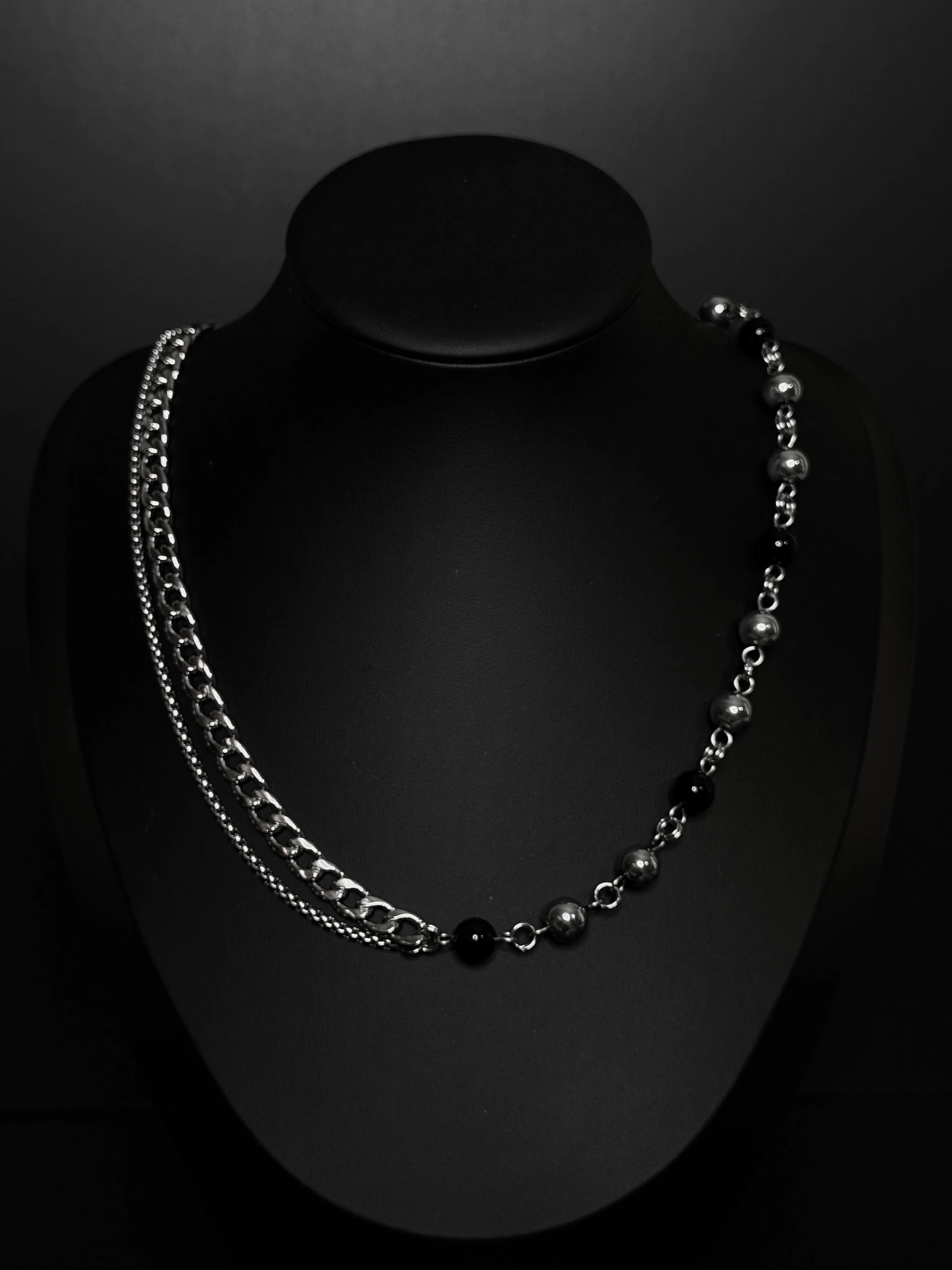 Asymmetric Black GEMS Chain