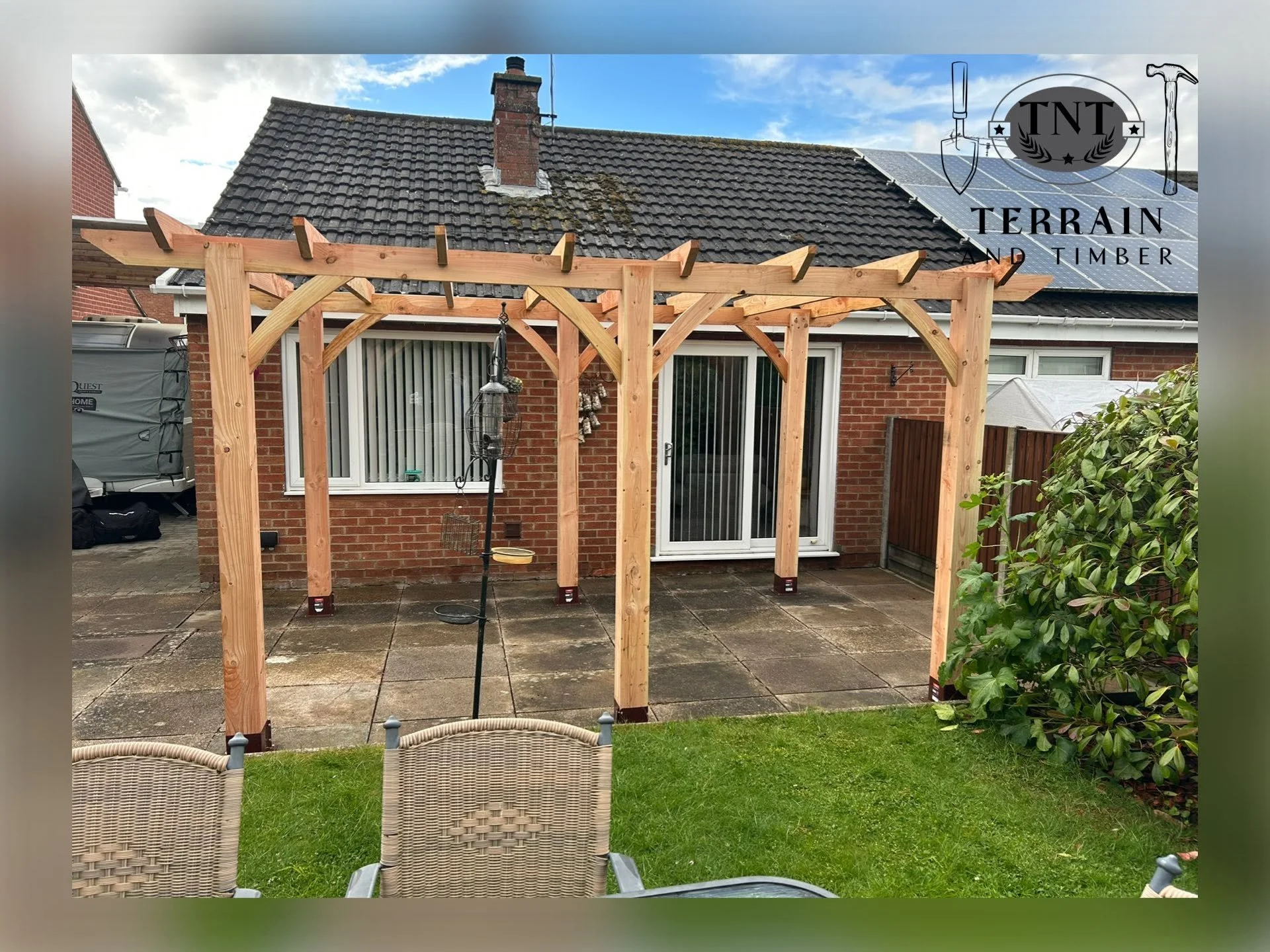 We recently built this beautiful pergola using durable Douglas fir timber, supported by 6 sturdy posts to create a strong and long-lasting structure.
The customer wanted a feature that would not only provide character to their outdoor space but also 