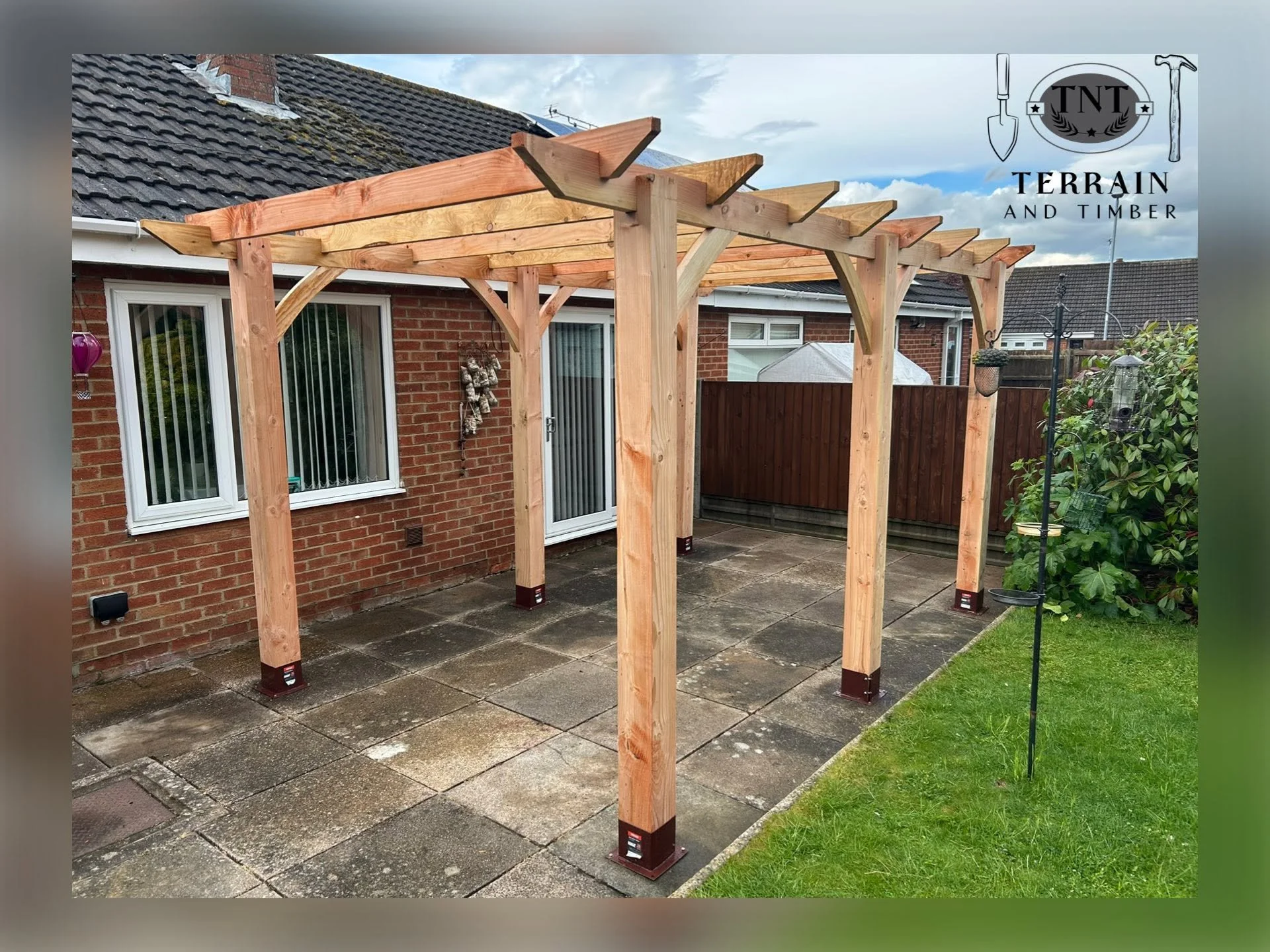 We recently built this beautiful pergola using durable Douglas fir timber, supported by 6 sturdy posts to create a strong and long-lasting structure.
The customer wanted a feature that would not only provide character to their outdoor space but also 