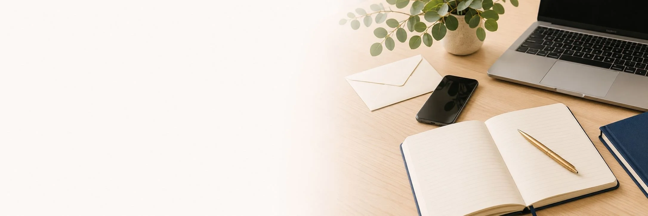 Books and desk image for contacting Olivia Leung about online English tuition