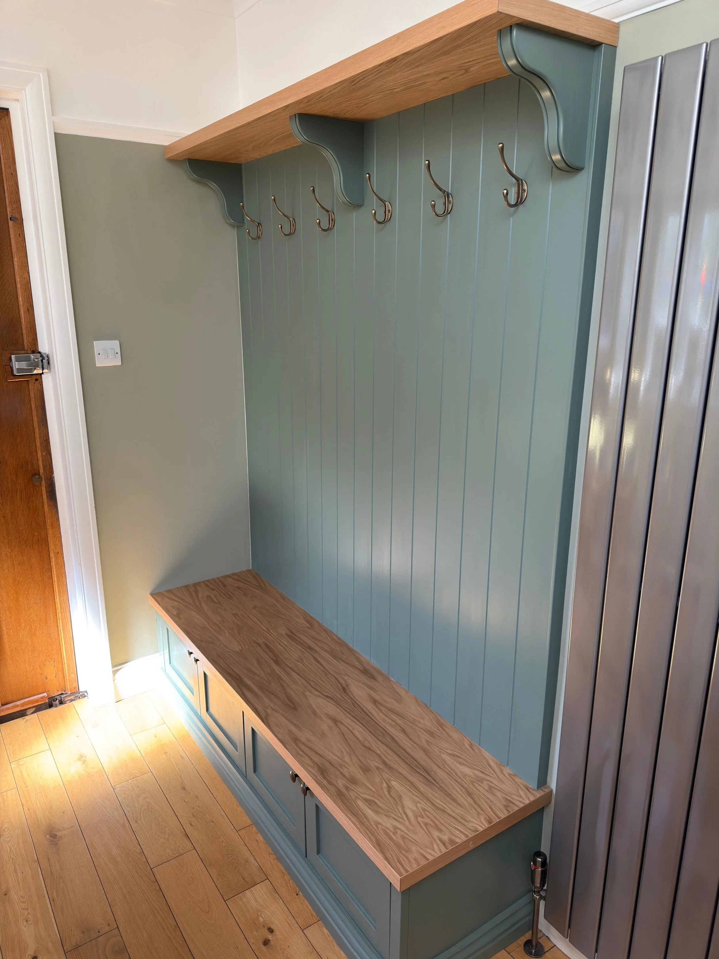 Hallway - Oak top entrance unit with shoe cupboard and shelf