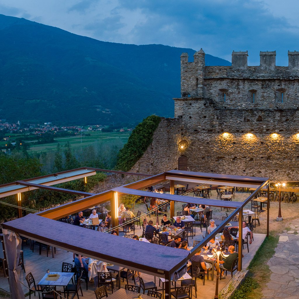 Ristorante all'aperto dell'Antica Osteria Feudo San Giorio.