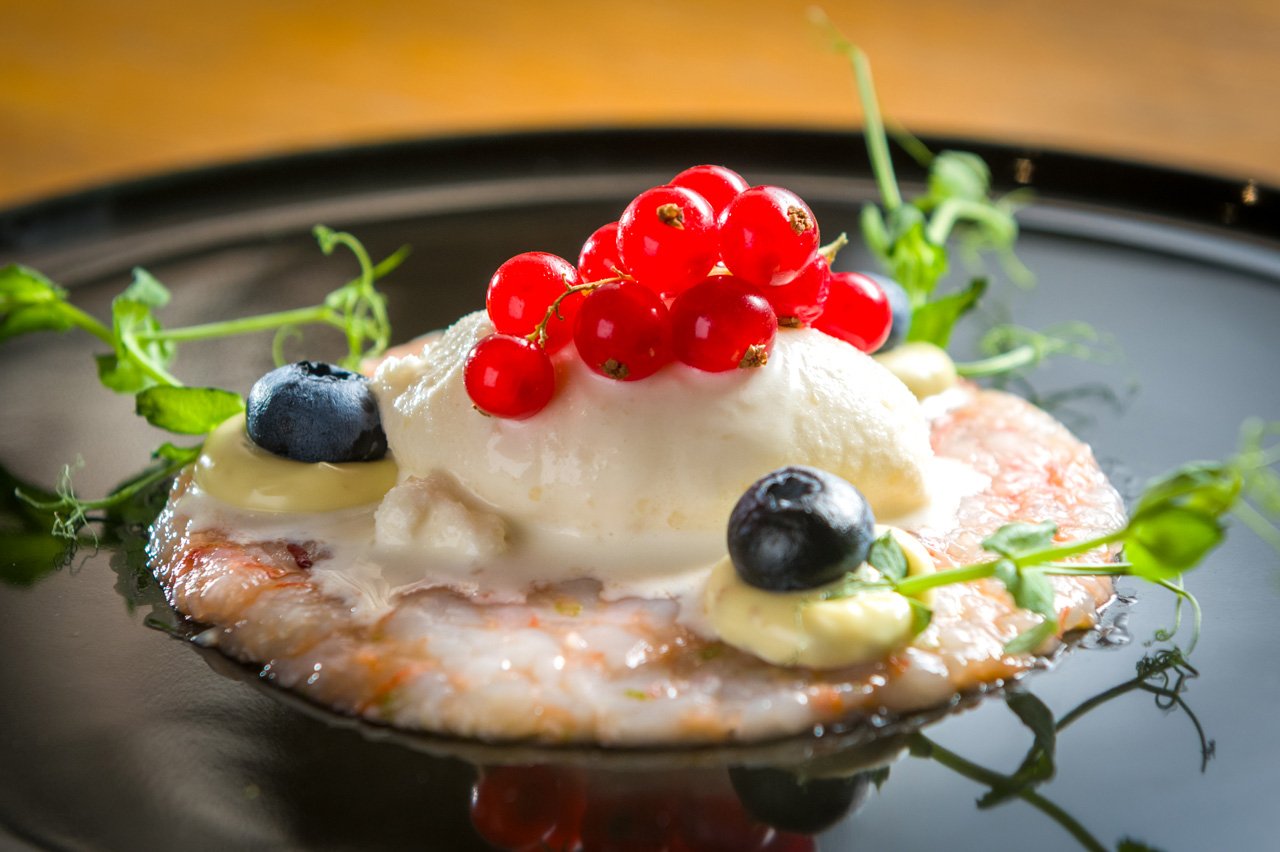 Tartare di gambero rosso dell'Antica Osteria Feudo San Giorio.
