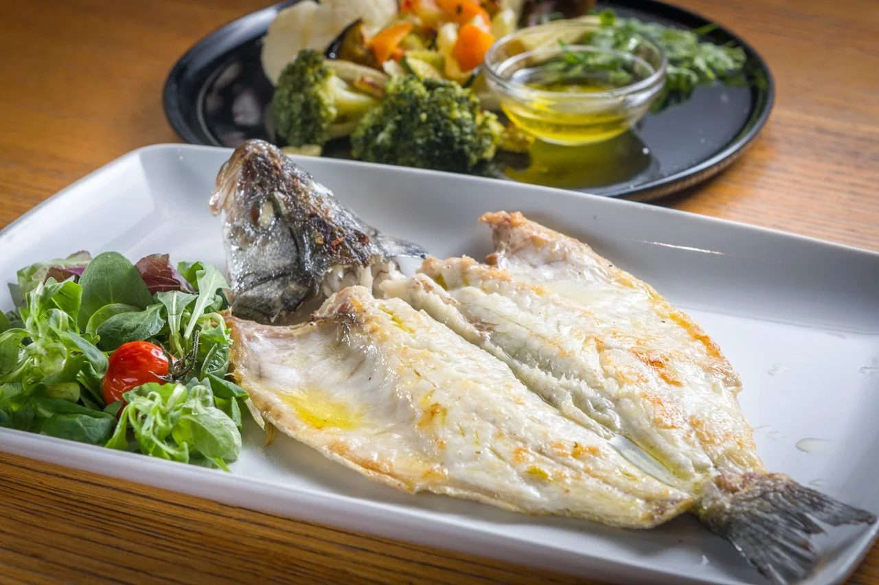 Branzino alla piastra dell'Antica Osteria Feudo San Giorio.