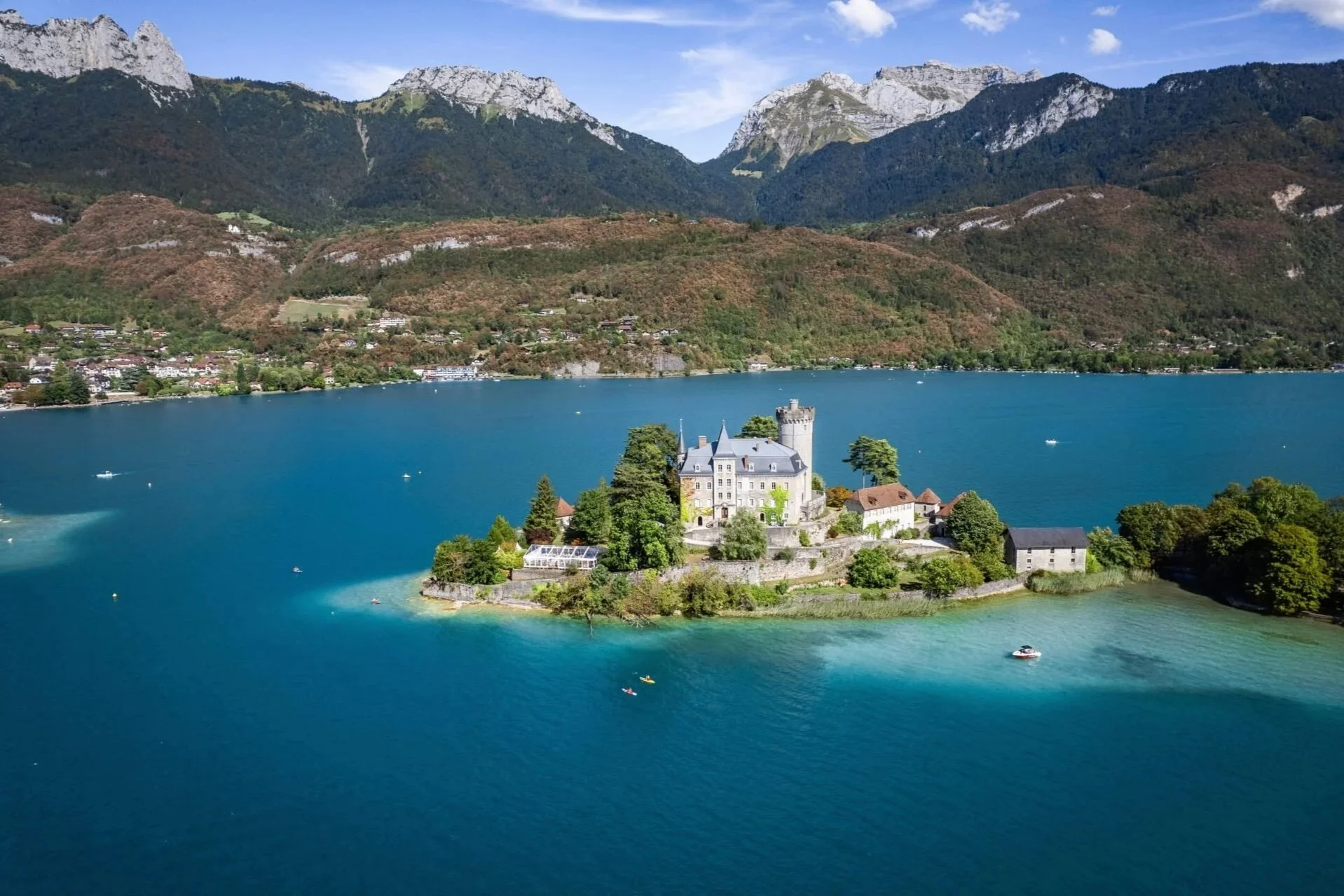 RS56807_Aerial-view-of-Duingt-castle-or-Chateau-de-Duingt-in-Annecy-lake-Haute-Savoie-France_hpr.jpg