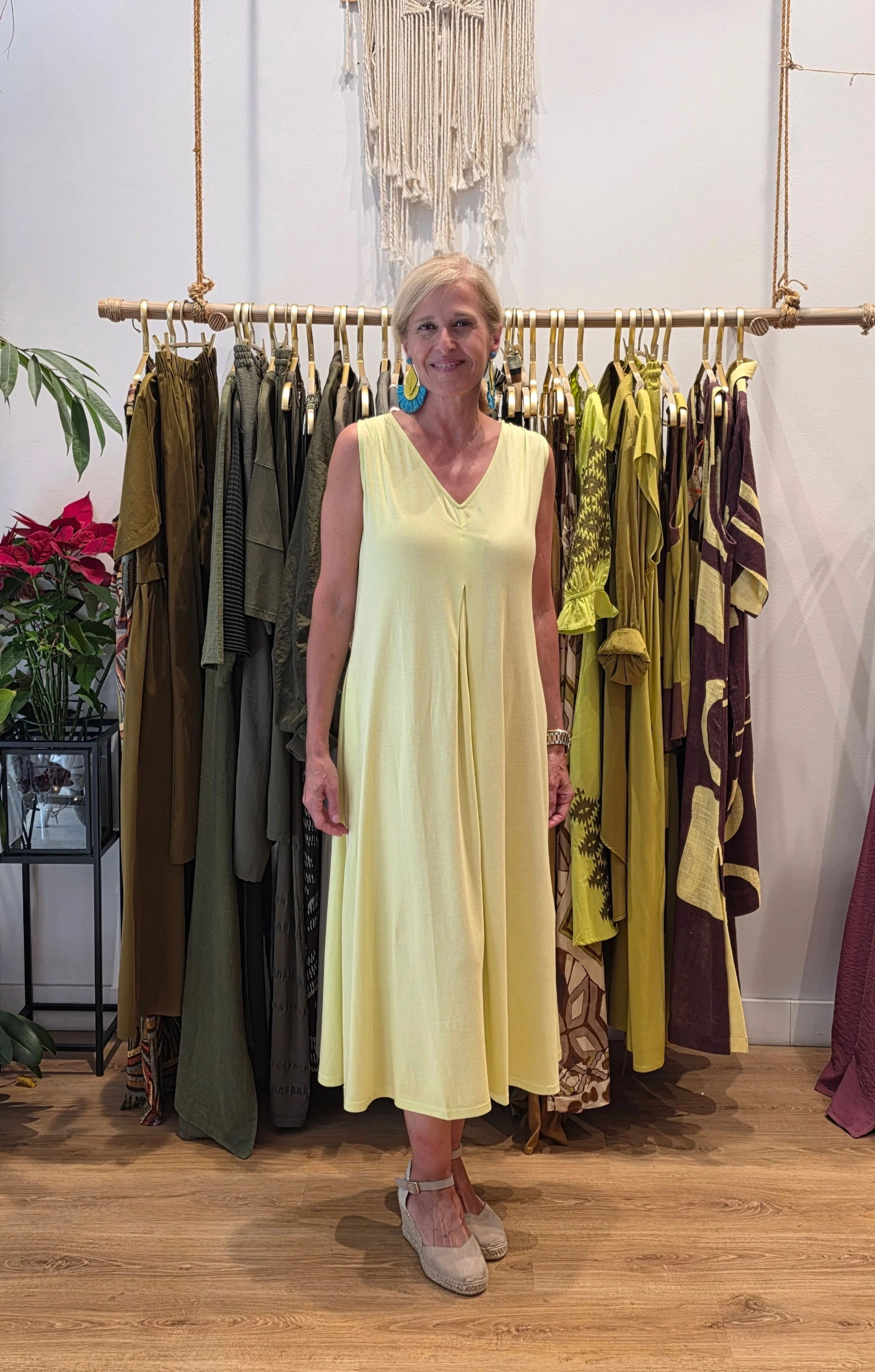 -50% REBAJAS. Vestido liso Amarillo o Lavanda.