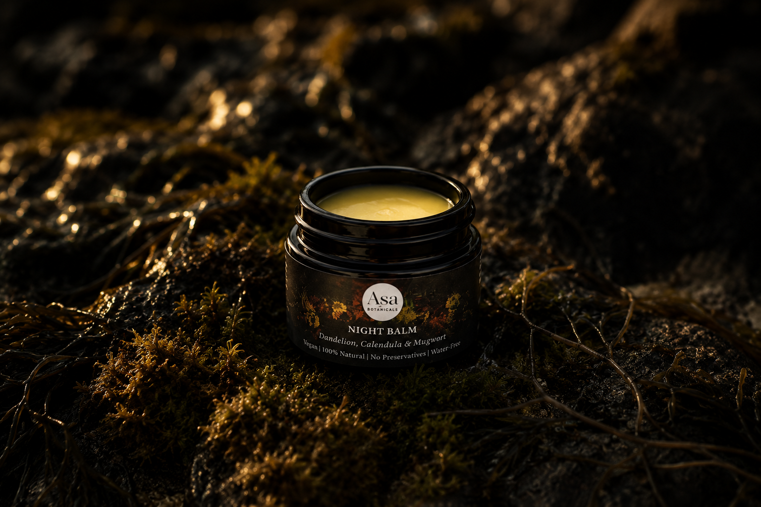  Night Balm  
A richer balm to nourish and support skin overnight.