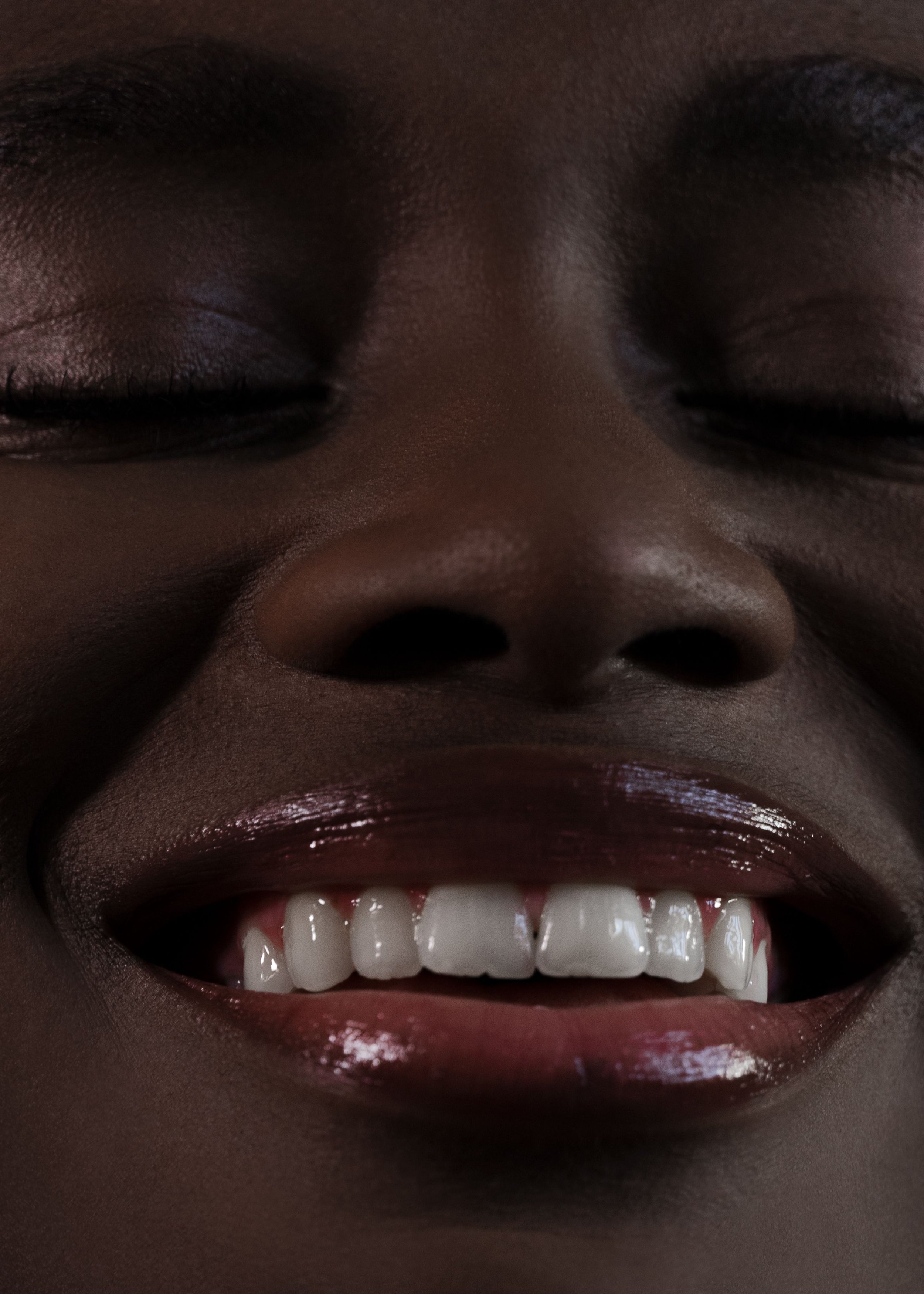 41-miriam-spanu-make-up-artist-main-book.jpg (Copy)