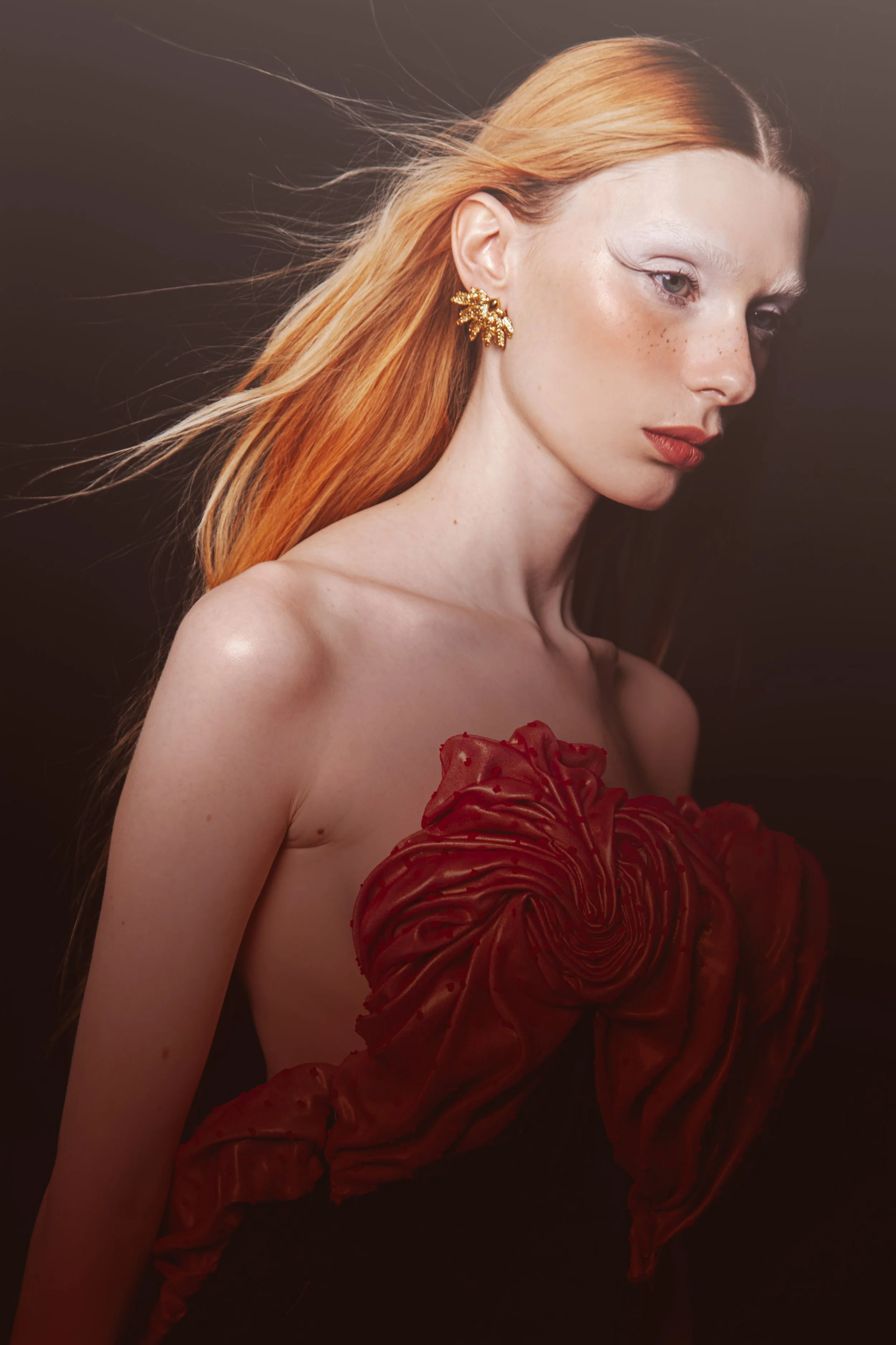 23-miriam-spanu-make-up-artist-main-book.jpg (Copy)