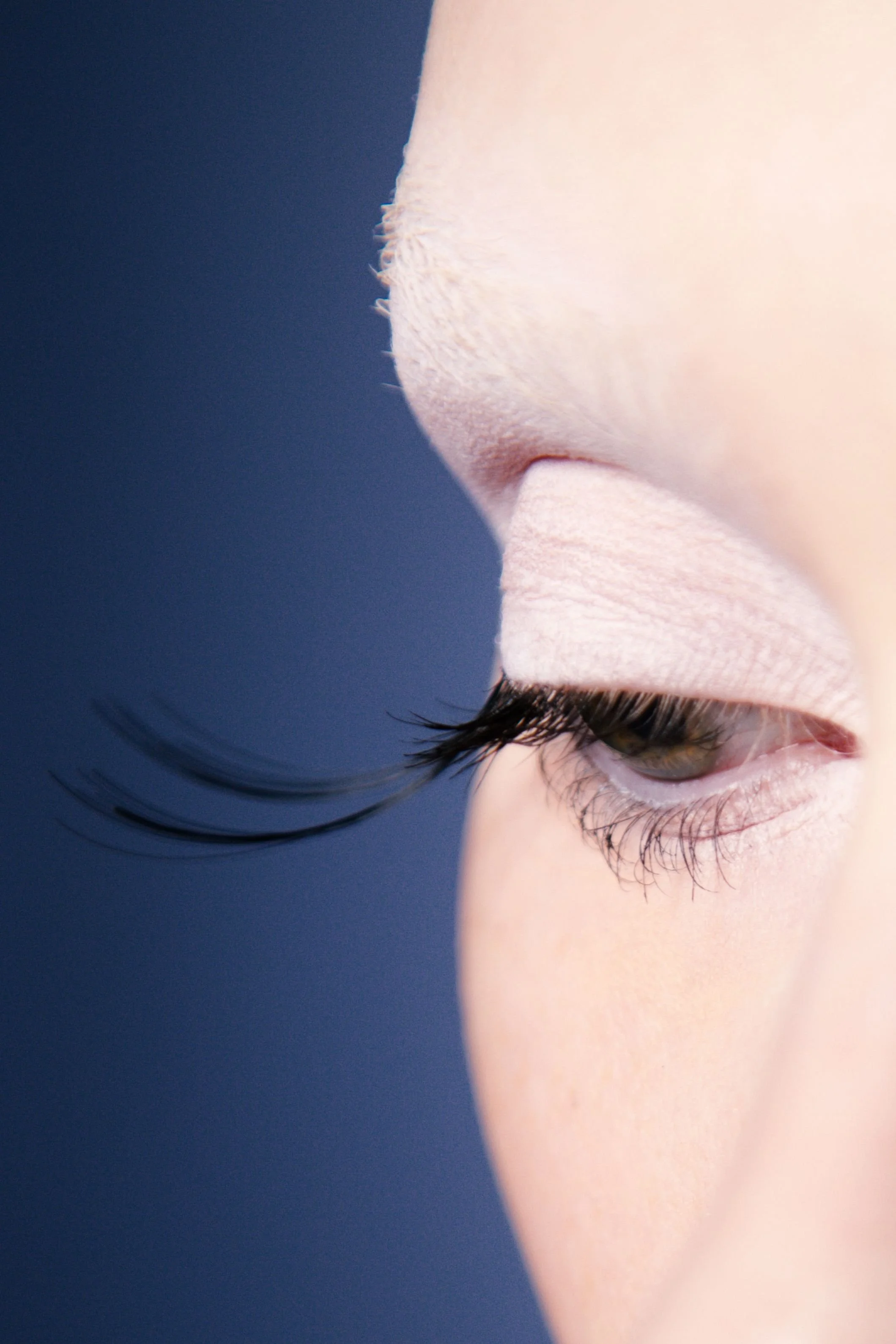 22-miriam-spanu-make-up-artist-main-book.jpg (Copy)