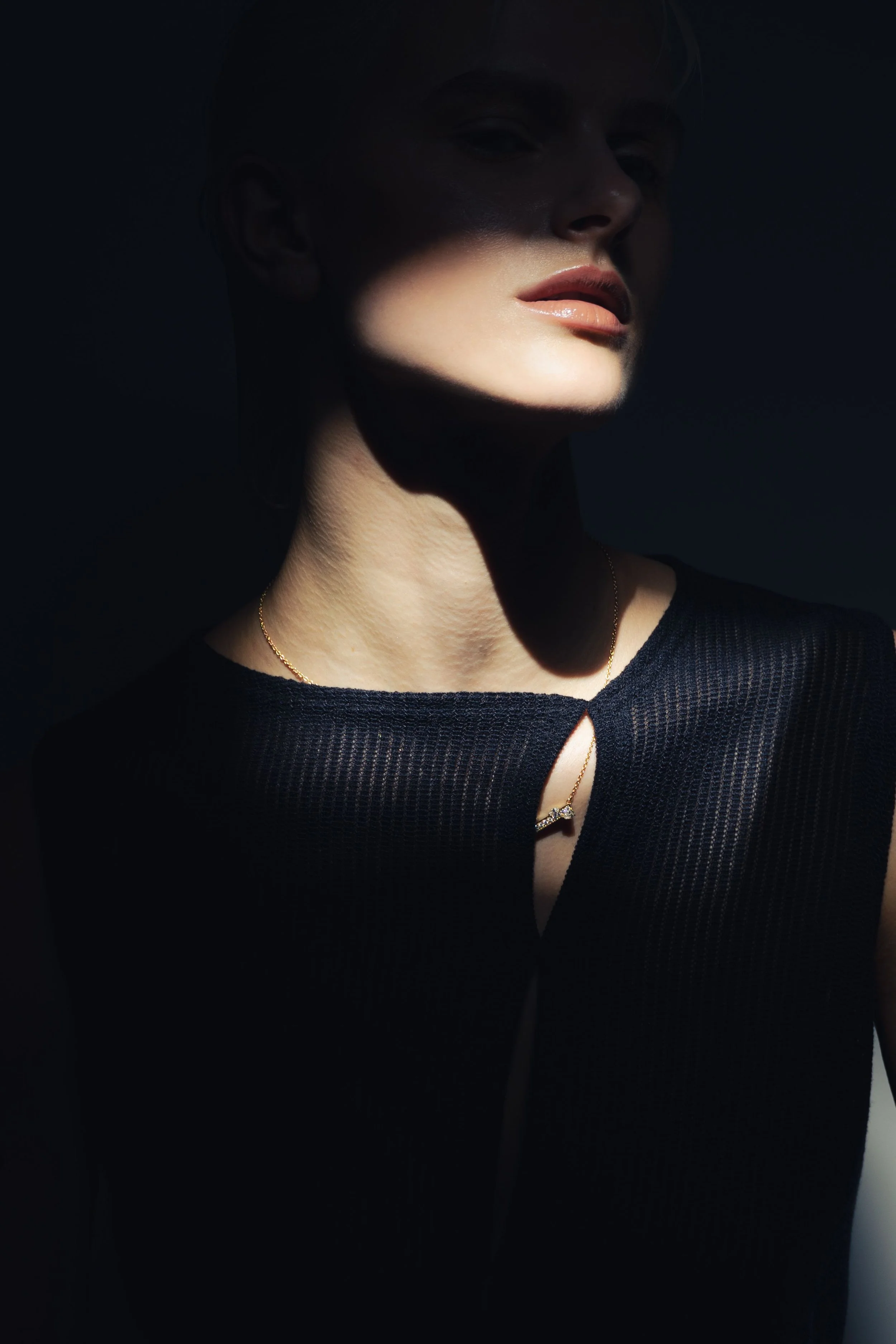 27-miriam-spanu-make-up-artist-main-book.jpg (Copy)