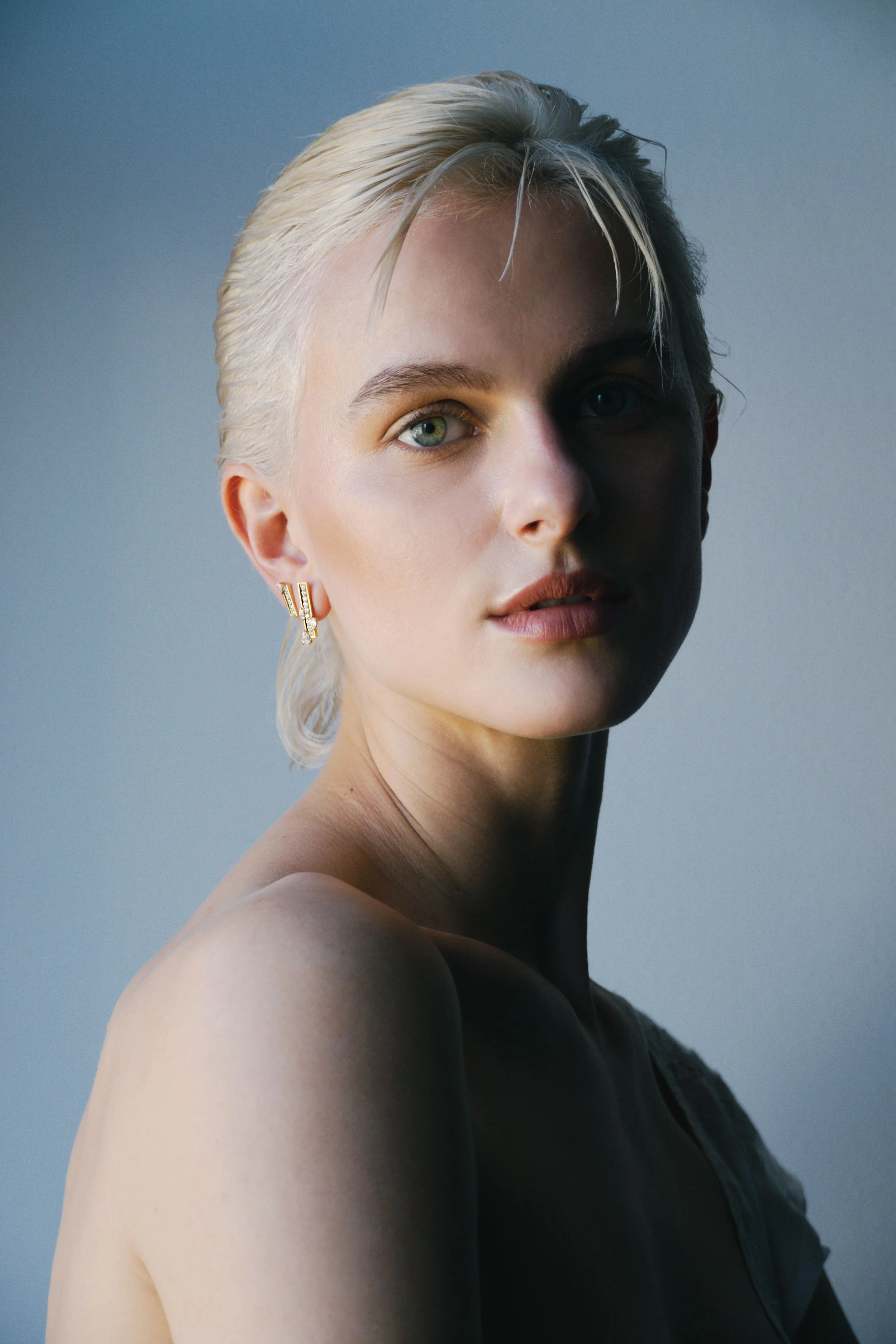 17-miriam-spanu-make-up-artist-main-book.jpg (Copy)