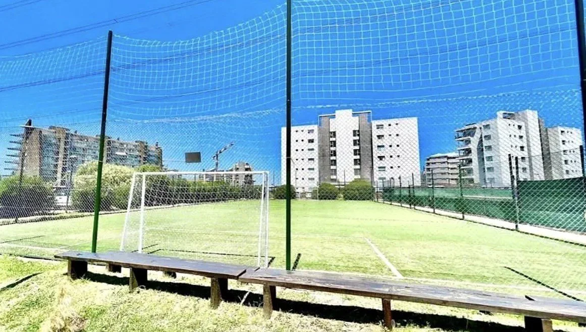 Sendero cuenta con canchas de futbol y tenis y amplia variedad de amenices, la ubicación del barrio es estratégica en Nordelta