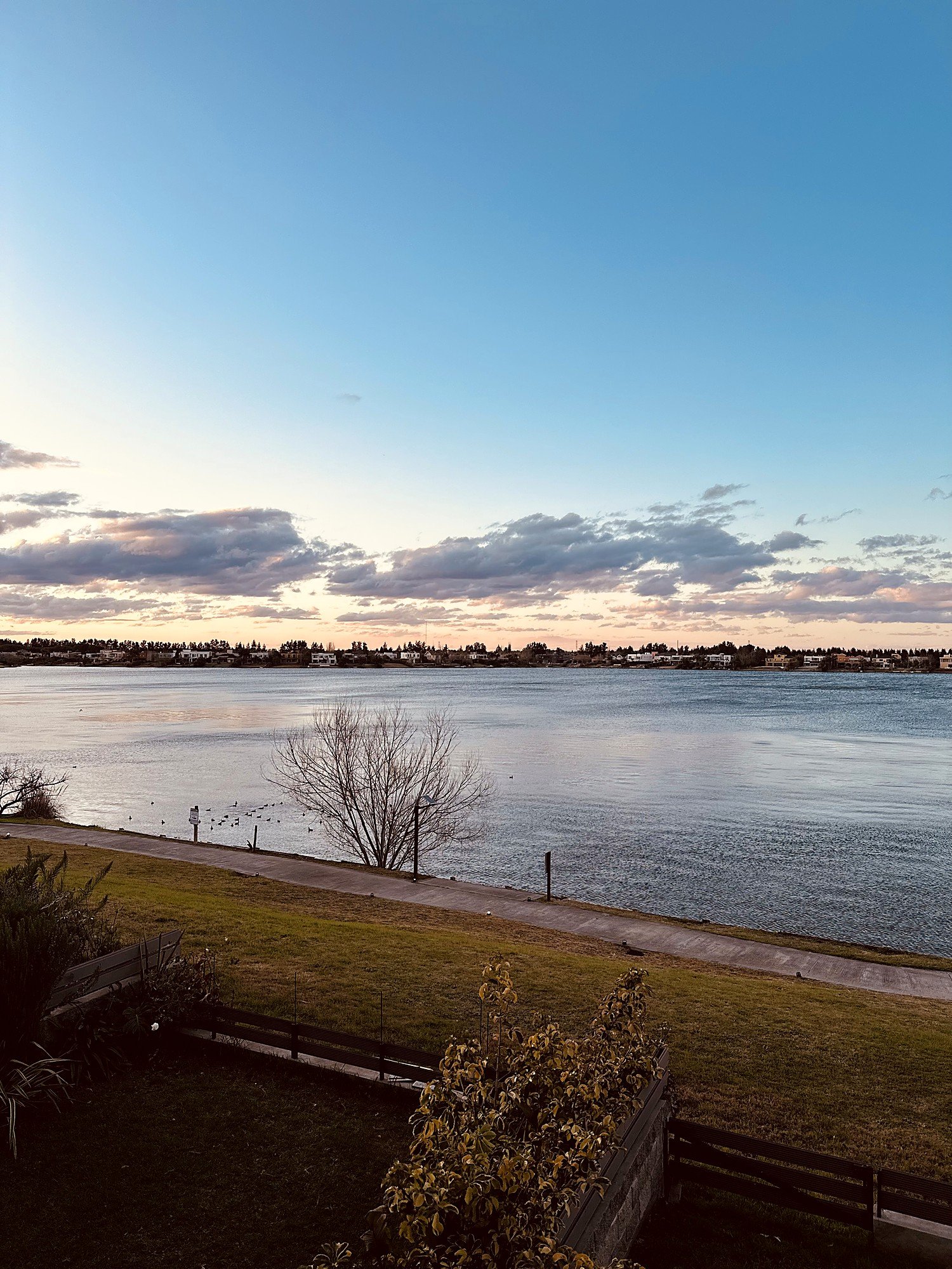 Sunset in Vela Vela.  lake view apartment. Temporary rental in Tigre Buenos Aires, executive living