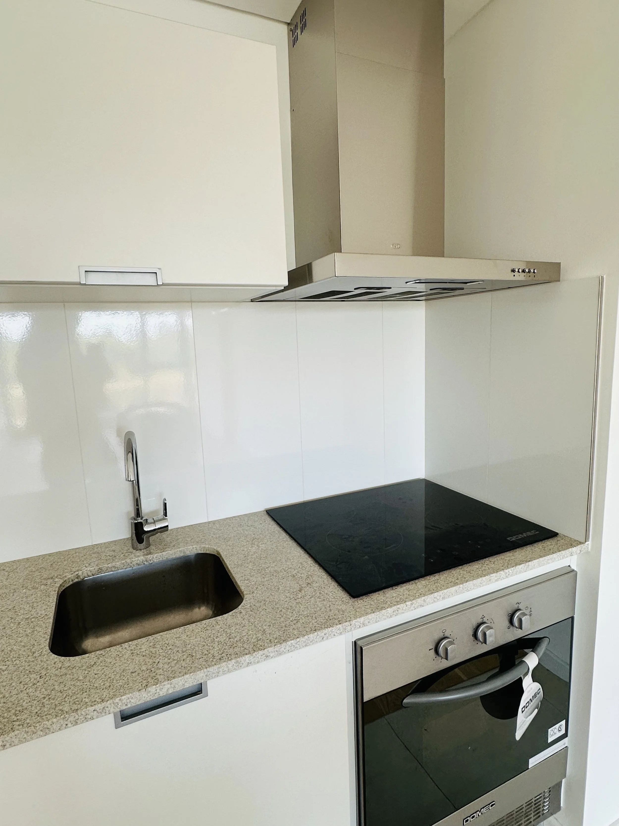 Cocina con moderno equipamiento en Venice con vista al rio Tigre en Delta View