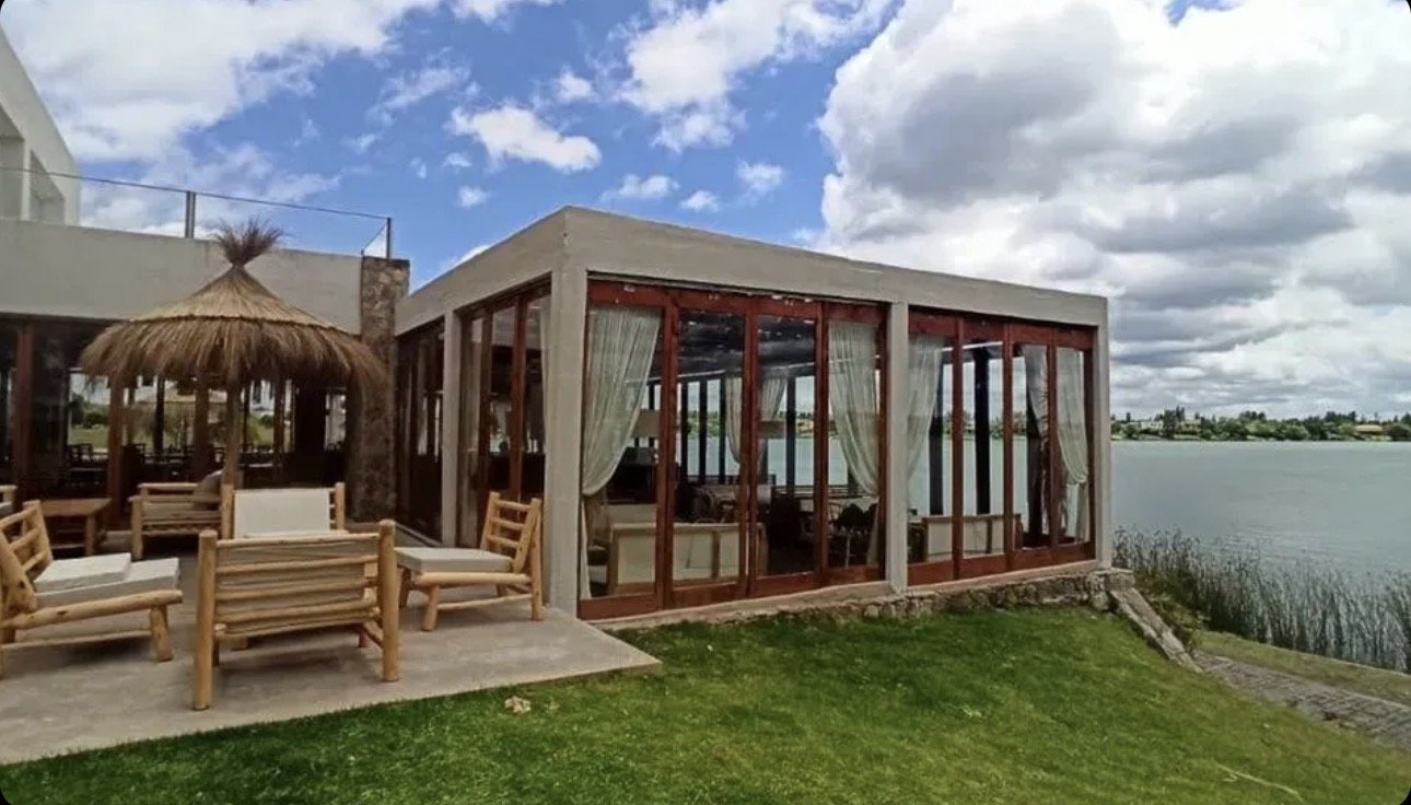 Restaurante al lago junto Departamento en Vila Vela alquiler temporal, la laguna mas transparente de zona norte Buenos Aires Tigre, proximo a Nordelta