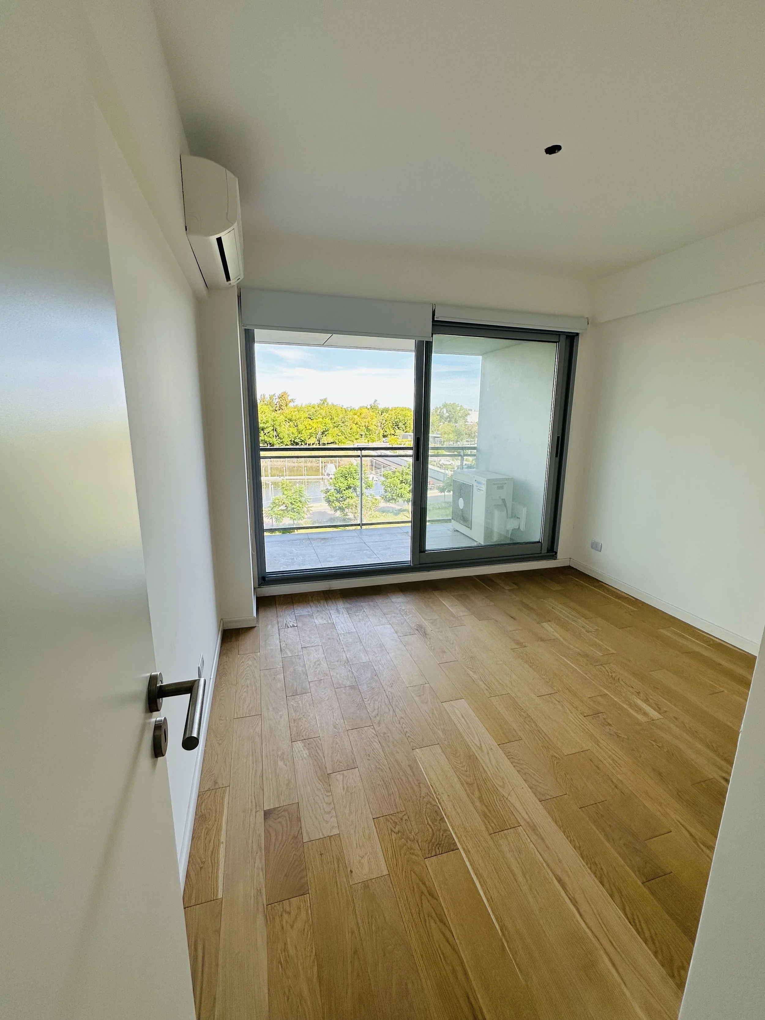 Dormitorio con vista al yacht en Goletas Venice ciudad navegable Tigre Delta View RENTALS